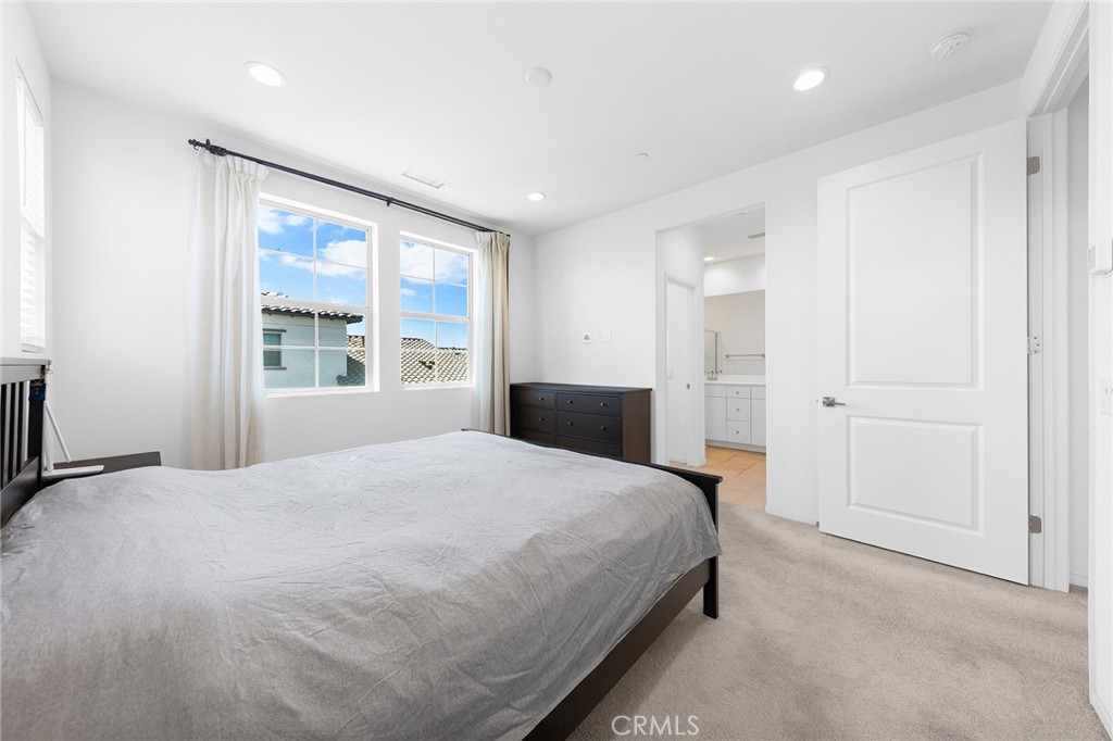 Chino, California, 91708, United States, 2 Bedrooms Bedrooms, ,3 BathroomsBathrooms,Residential,For Sale,1932480