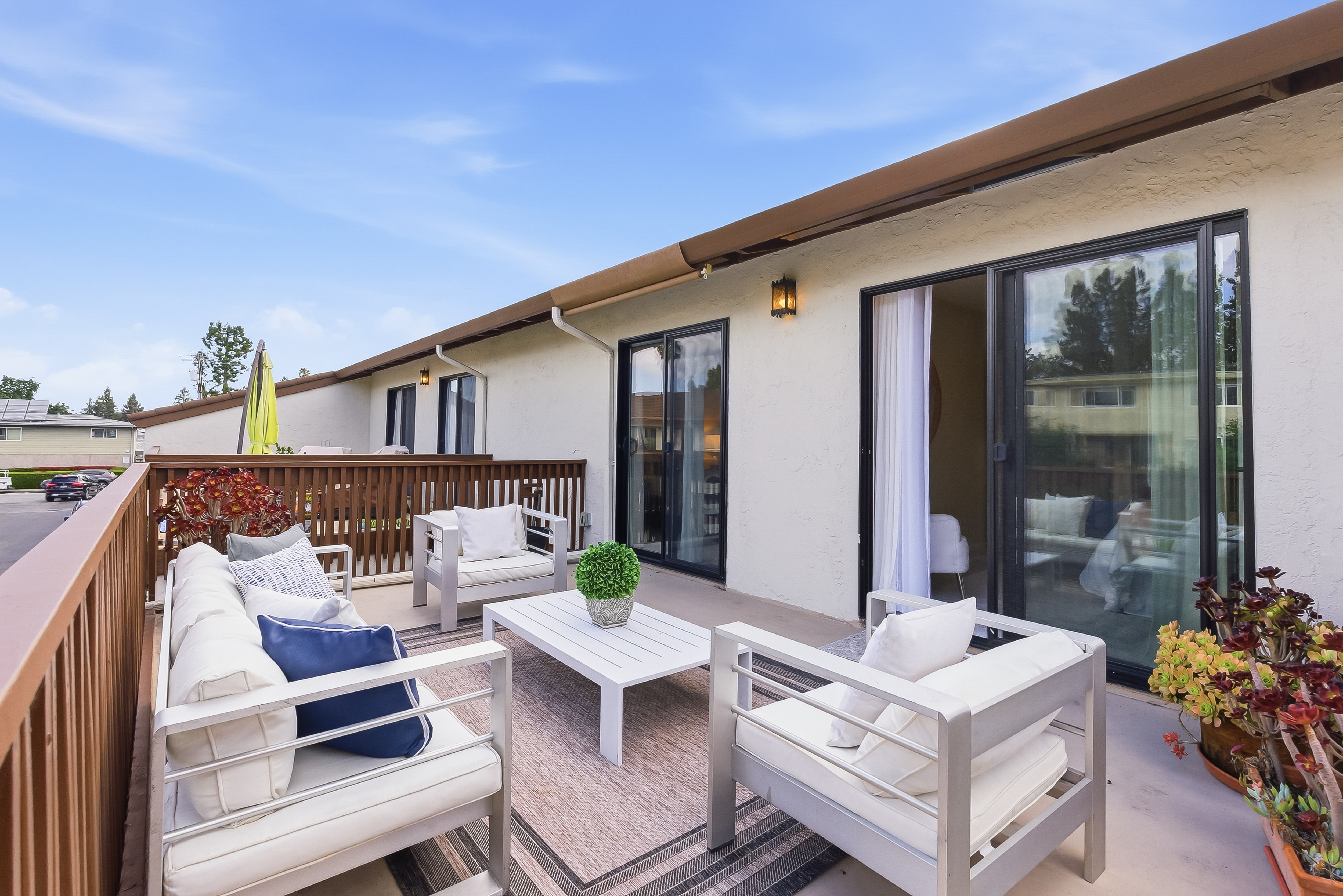  Spanish-Style Townhome in Tranquil Community - 物件實景