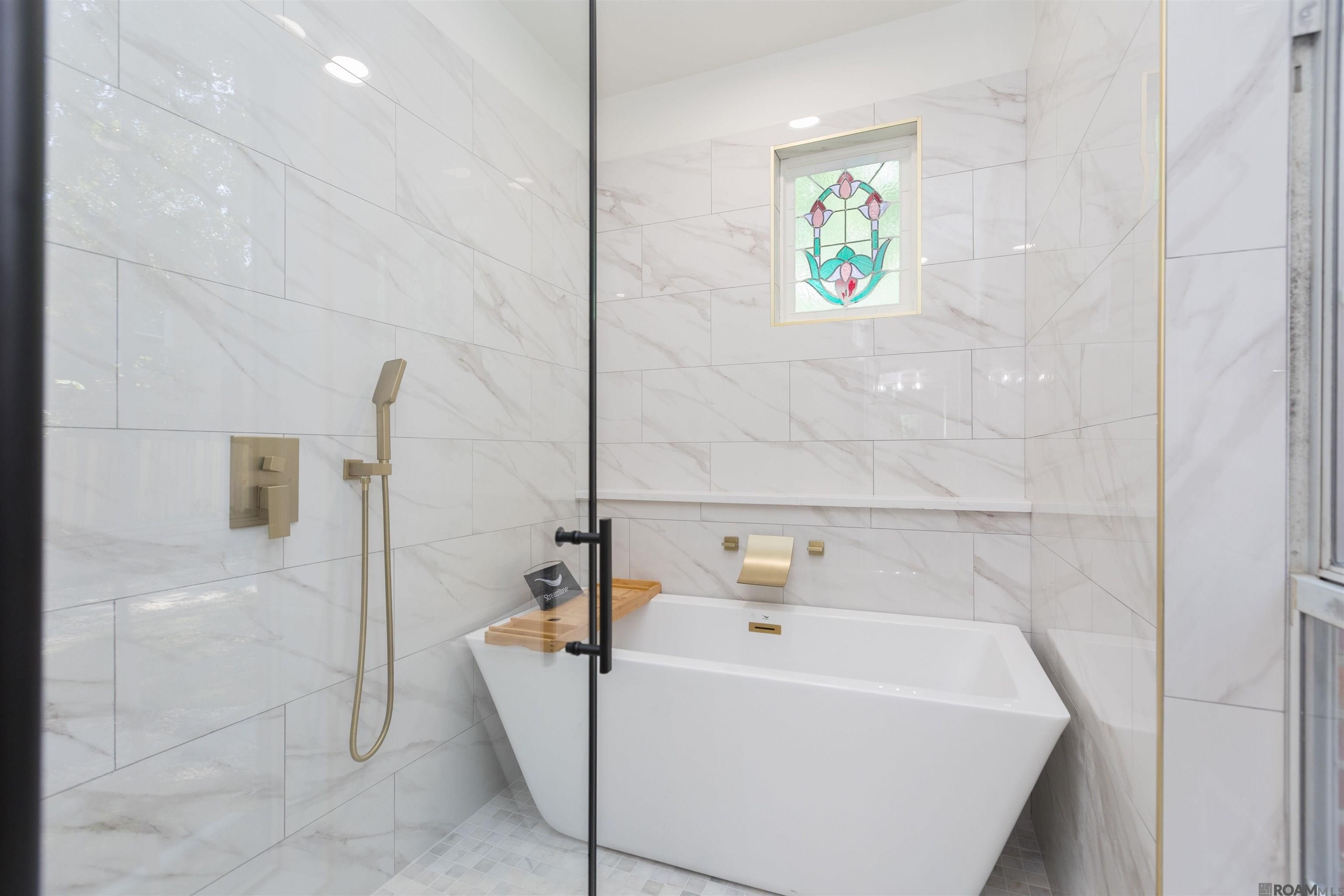 Baton Rouge, Louisiana, 70817, United States, 5 Bedrooms Bedrooms, ,4 BathroomsBathrooms,Residential,For Sale,1984389