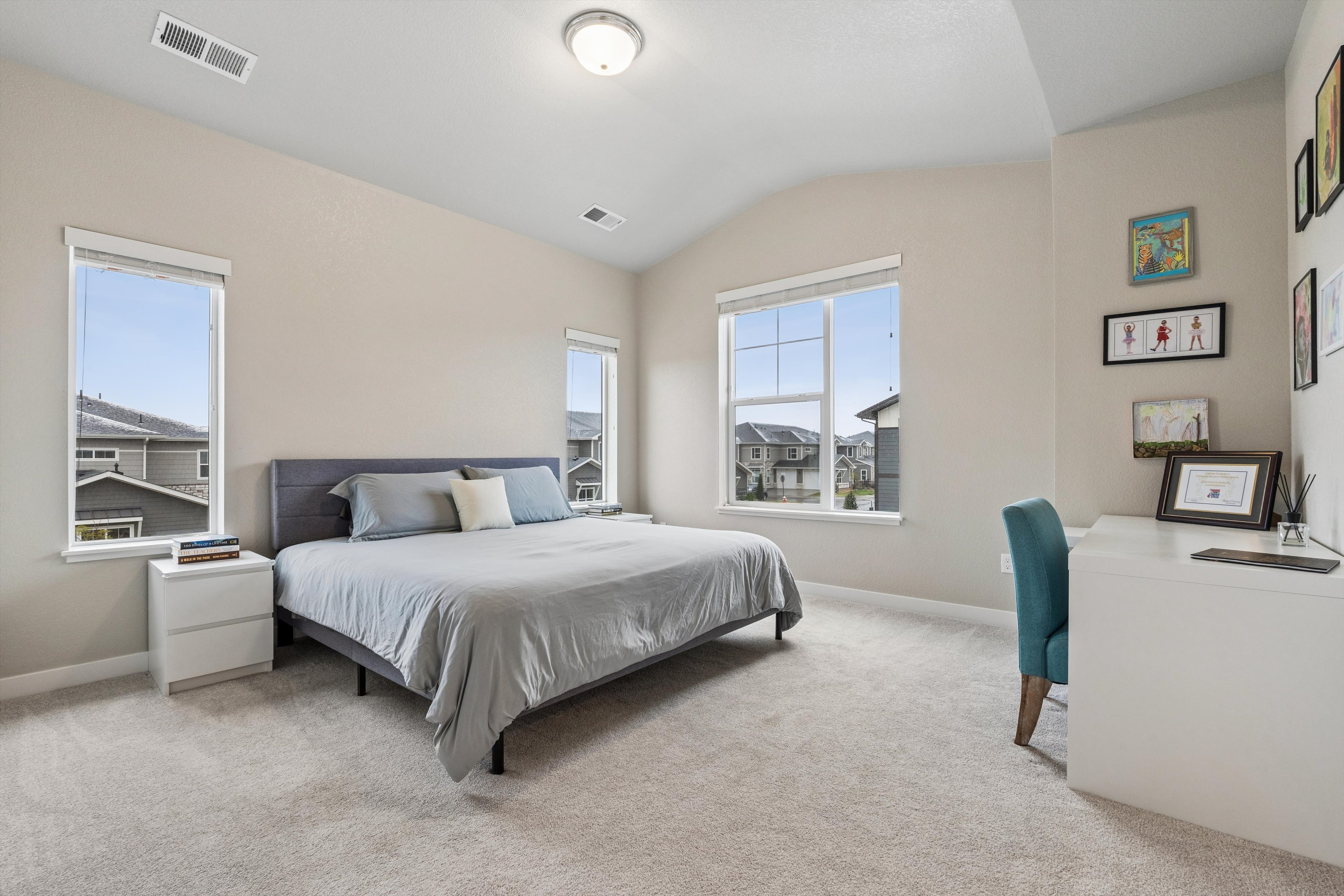  Beautifully Maintained 3-Bed, 3-Bath End Unit Home with an Attached 2-Car Garage - 物件實景