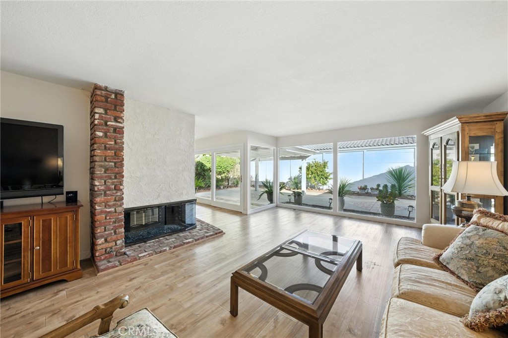 Huntington Beach, California, 92649, United States, 3 Bedrooms Bedrooms, ,2 BathroomsBathrooms,Residential,For Sale,1901956