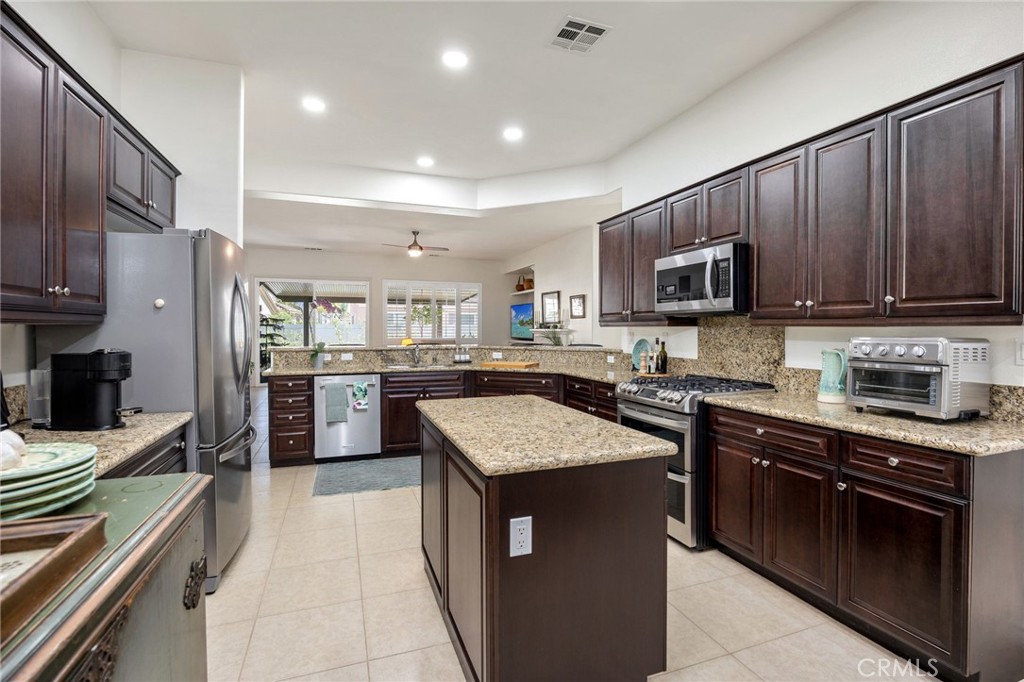 Hemet, California, 92545, United States, 2 Bedrooms Bedrooms, ,3 BathroomsBathrooms,Residential,For Sale,2034070