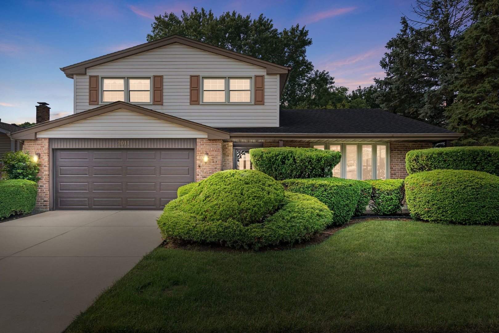 Arlington Heights, Illinois, 60004, United States, 3 Bedrooms Bedrooms, ,3 BathroomsBathrooms,Residential,For Sale,1939411