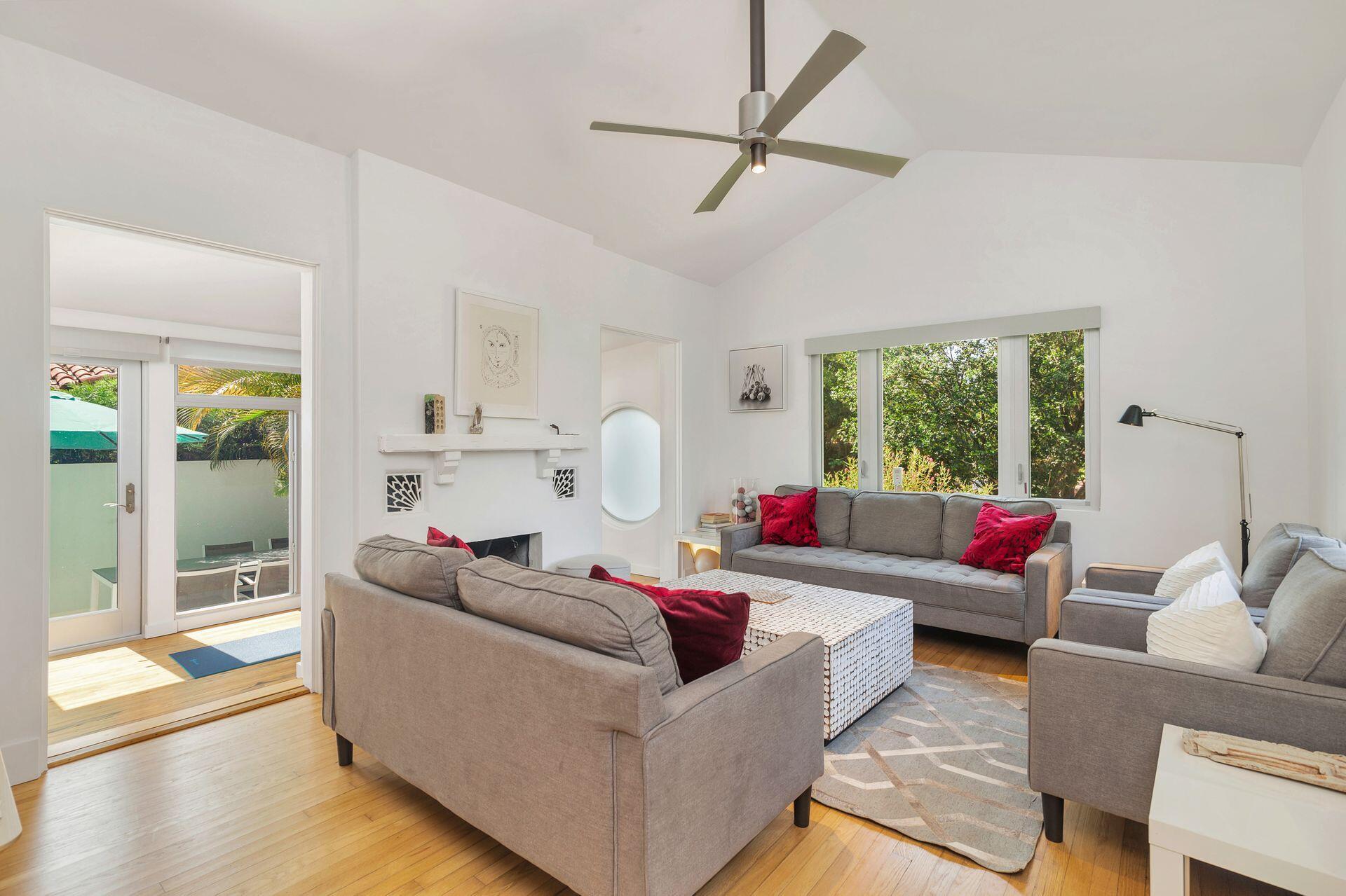 West Palm Beach, Florida, 33401, United States, 2 Bedrooms Bedrooms, ,3 BathroomsBathrooms,Residential,For Sale,2001645