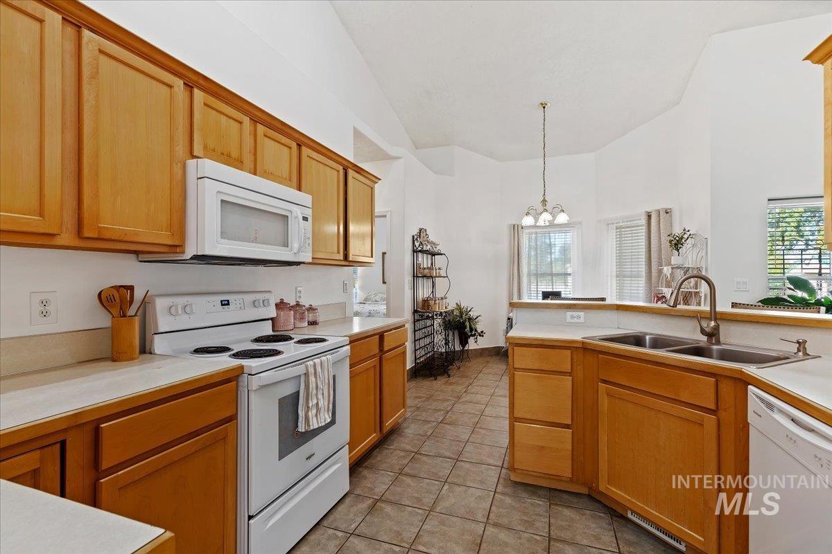 Nampa, Idaho, 83686-8635, United States, 4 Bedrooms Bedrooms, ,4 BathroomsBathrooms,Residential,For Sale,1907739