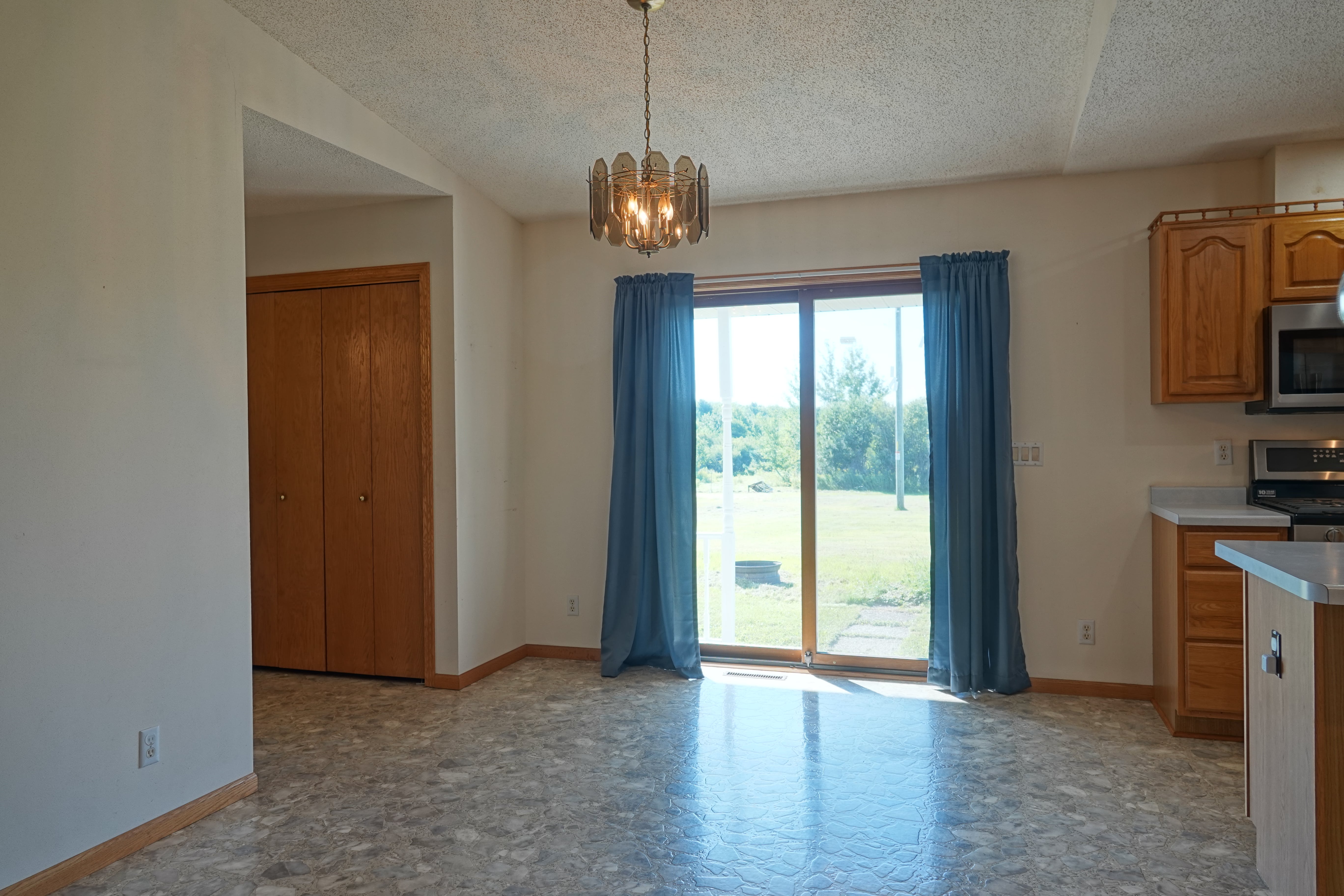 Abbotsford, Wisconsin, 54405, United States, 4 Bedrooms Bedrooms, ,4 BathroomsBathrooms,Residential,For Sale,1977625