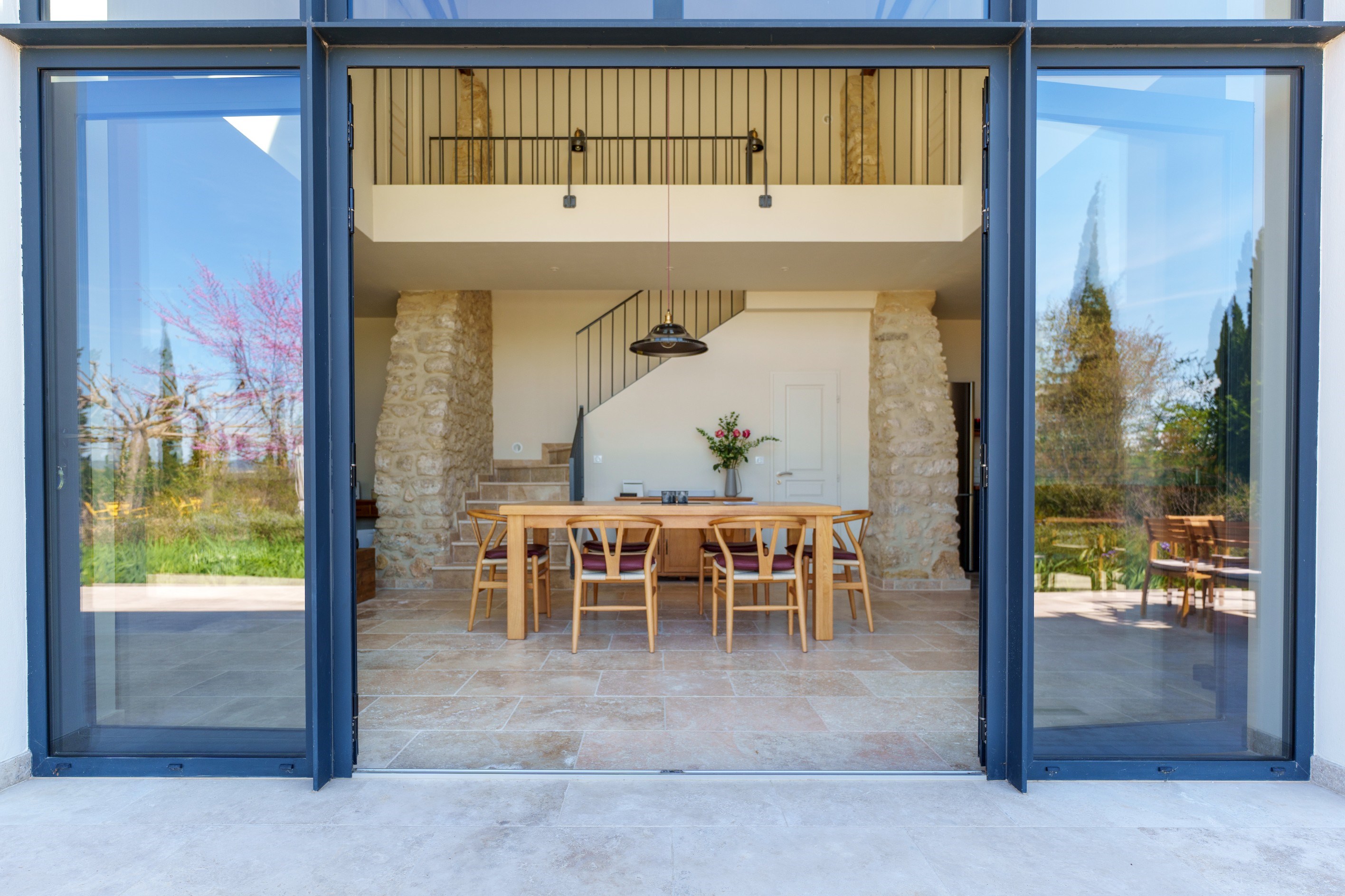  Character property within a vineyard estate — renovated barn with pool and exce… - 物件實景