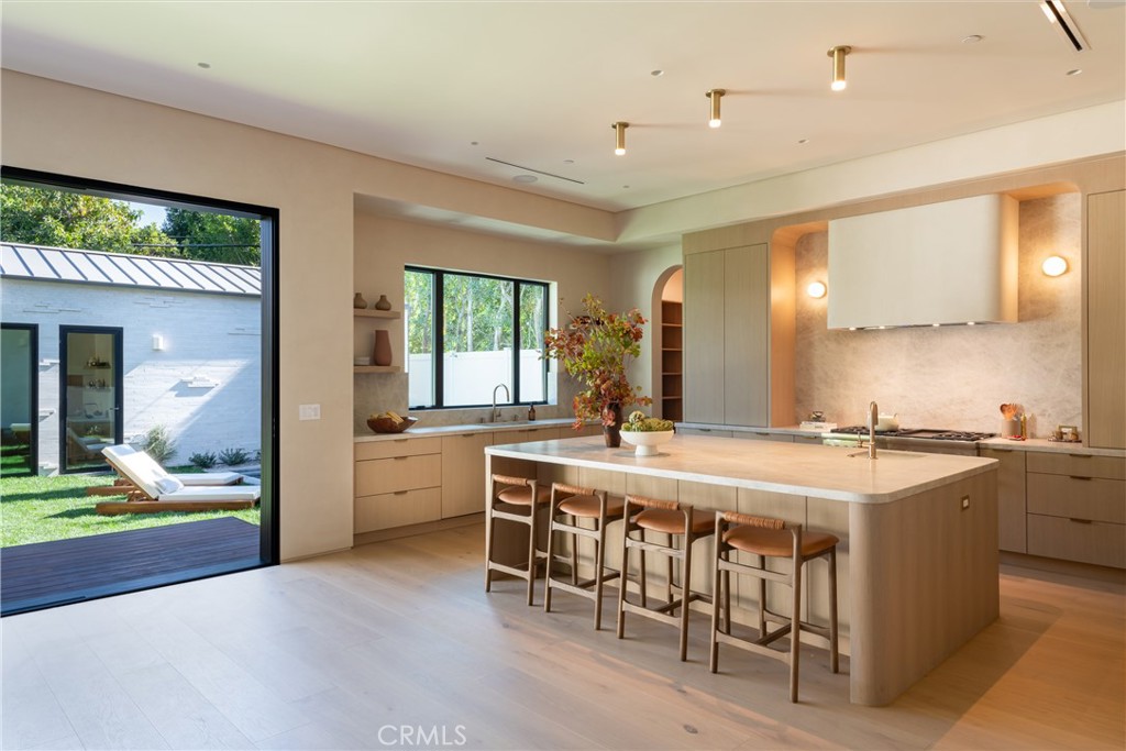 Sherman Oaks, California, 91423, United States, 6 Bedrooms Bedrooms, ,7 BathroomsBathrooms,Residential,For Sale,1990929