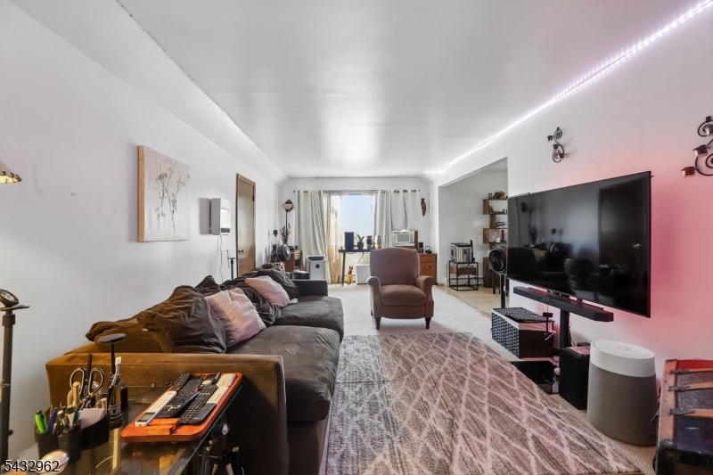 South Hackensack Twp., New Jersey, 07606-1533, United States, 5 Bedrooms Bedrooms, ,Residential,For Sale,2048539