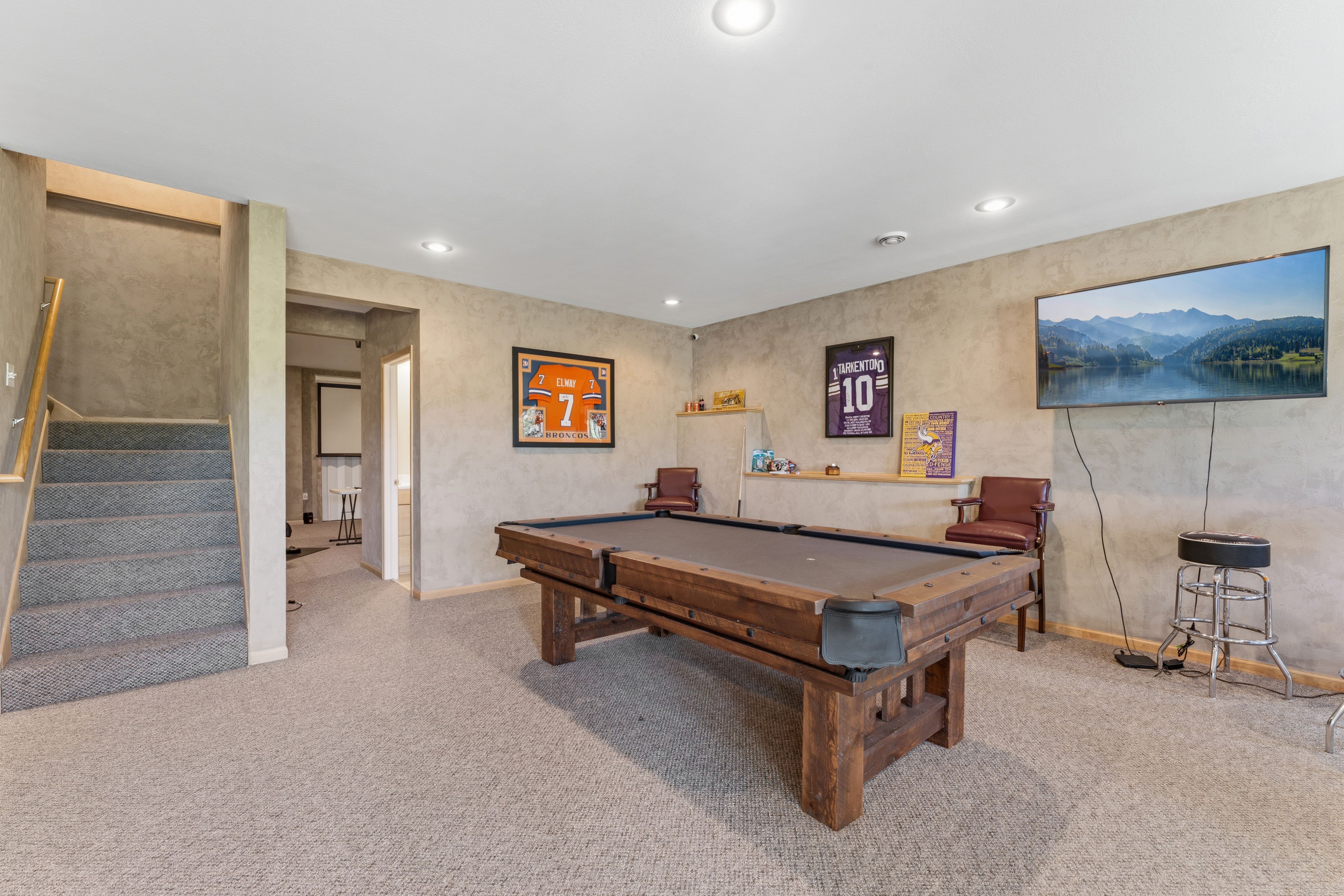  Golf Course Retreat With Entertainer’s Dream Walkout Basement - 物件實景