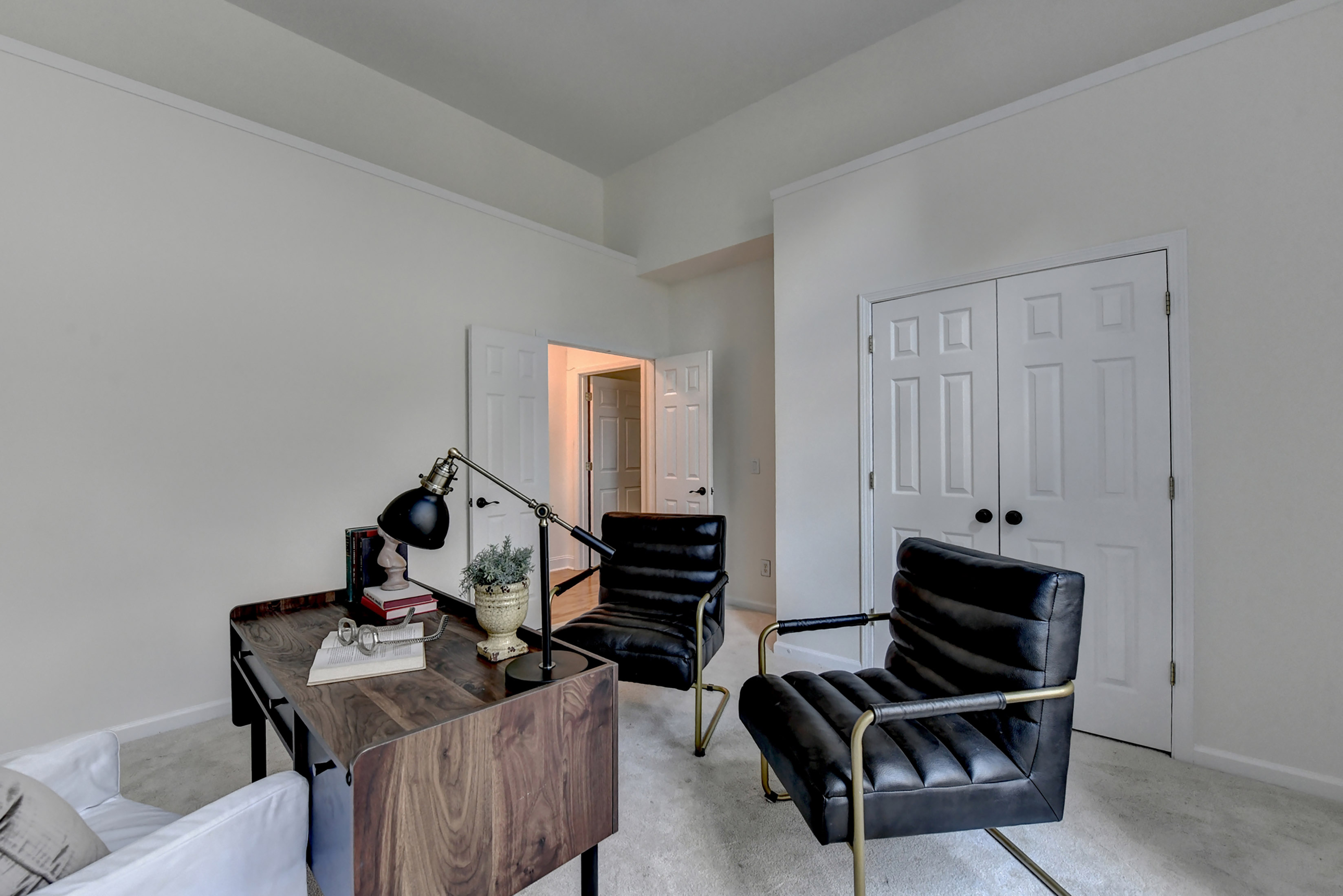  Hard to Find Flat Front Yard with Level Fenced-in Backyard on a Quiet Cul-de-sac - 物件實景