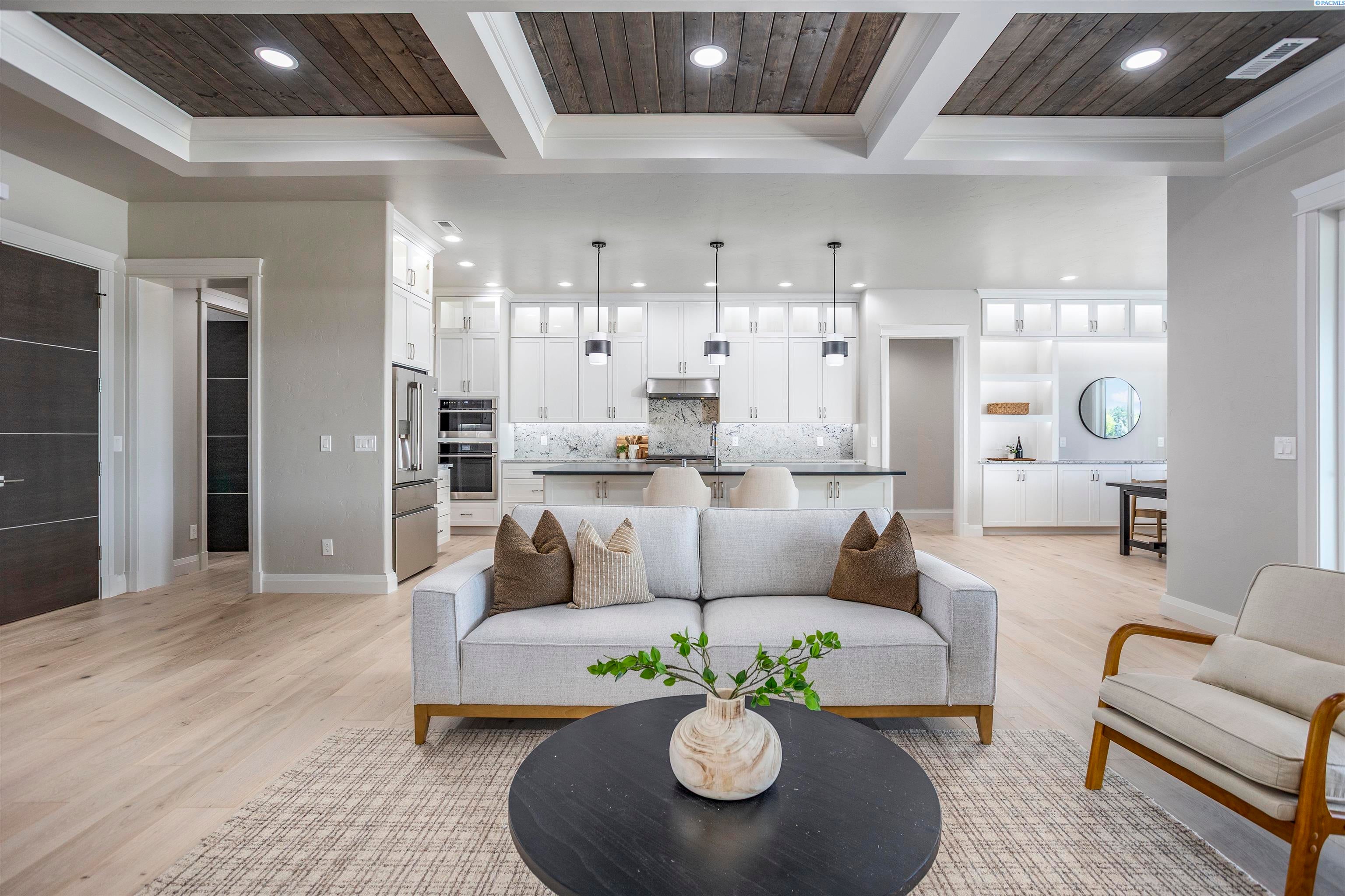 Pasco, Washington, 99301, United States, 4 Bedrooms Bedrooms, ,4 BathroomsBathrooms,Residential,For Sale,1979457