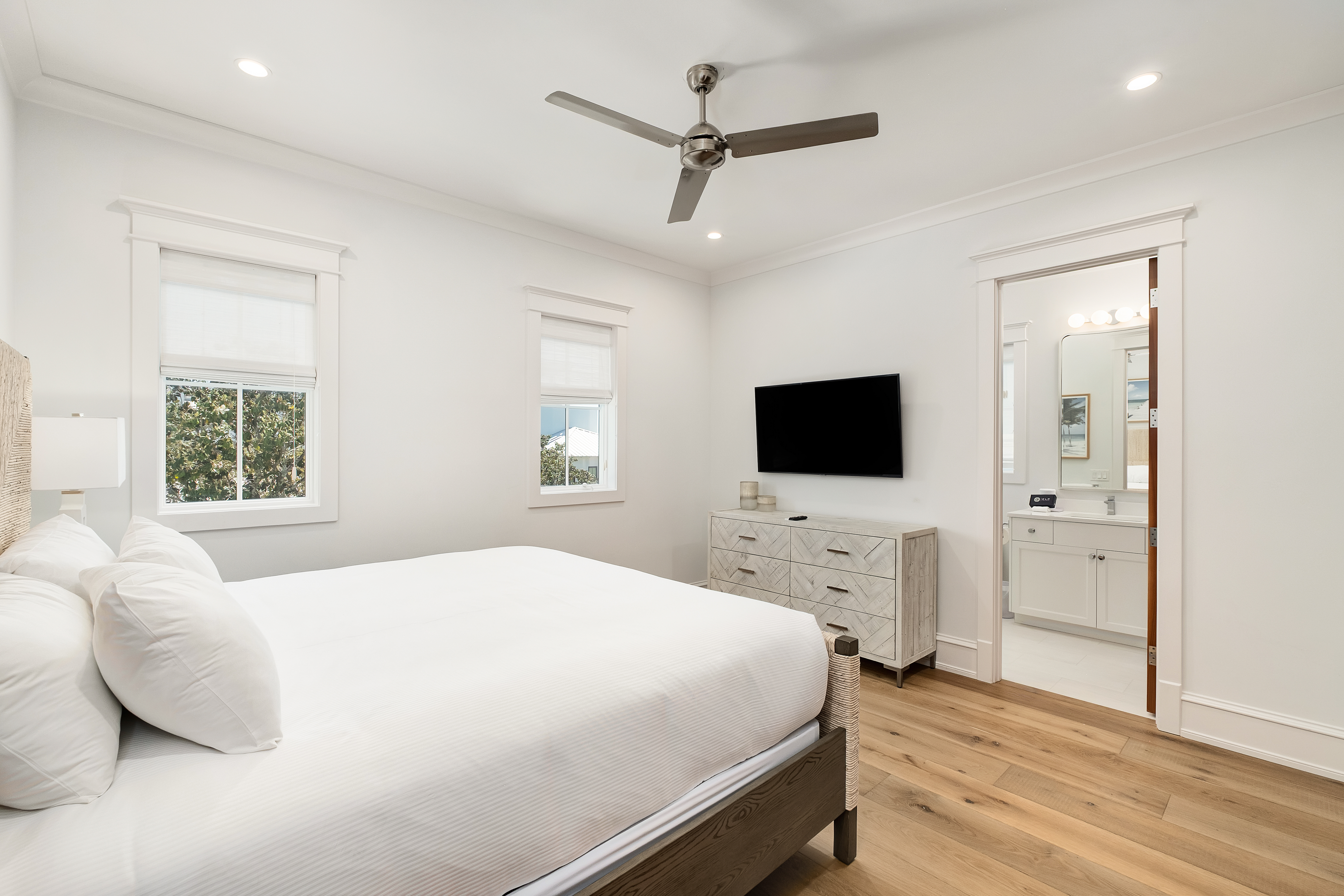  Elegant Retreat With Private Pool And Rooftop Deck Near Beach Access - 物件實景