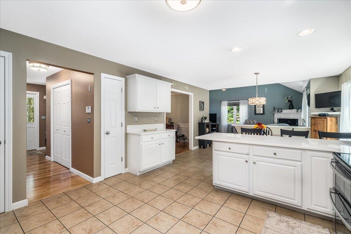 Bedford, New Hampshire, 03110, United States, 4 Bedrooms Bedrooms, ,3 BathroomsBathrooms,Residential,For Sale,1940392