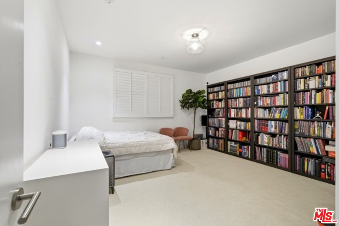 Los Angeles, California, 90010, United States, 3 Bedrooms Bedrooms, ,3 BathroomsBathrooms,Residential,For Sale,1997463