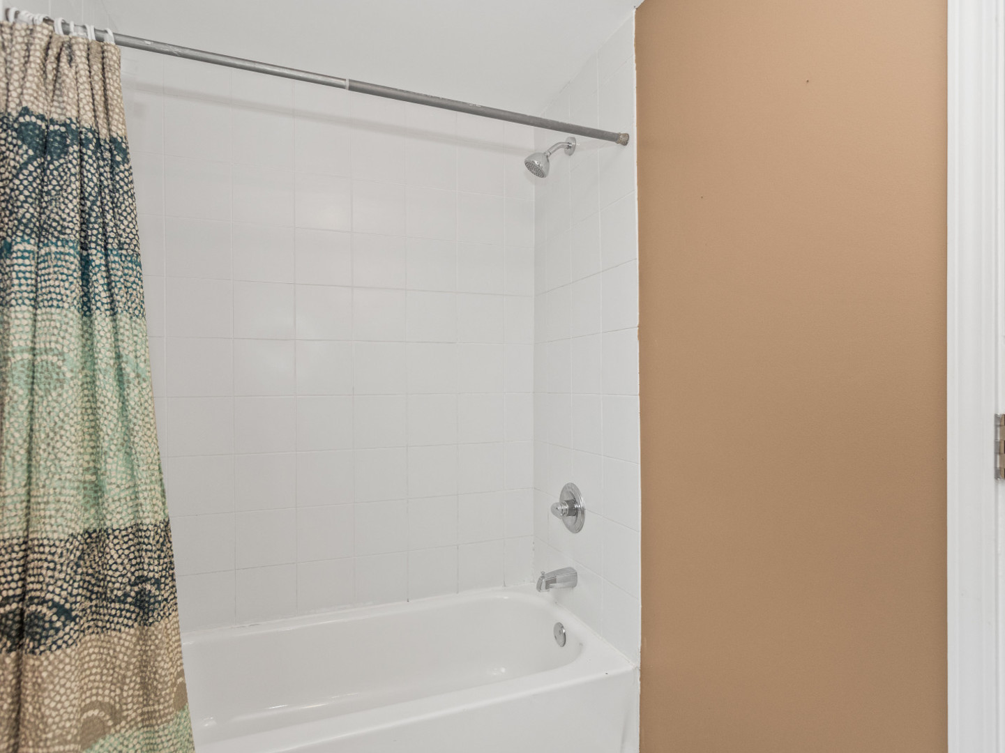 Evanston, Illinois, 60201, United States, 5 Bedrooms Bedrooms, ,3 BathroomsBathrooms,Residential,For Sale,1908877