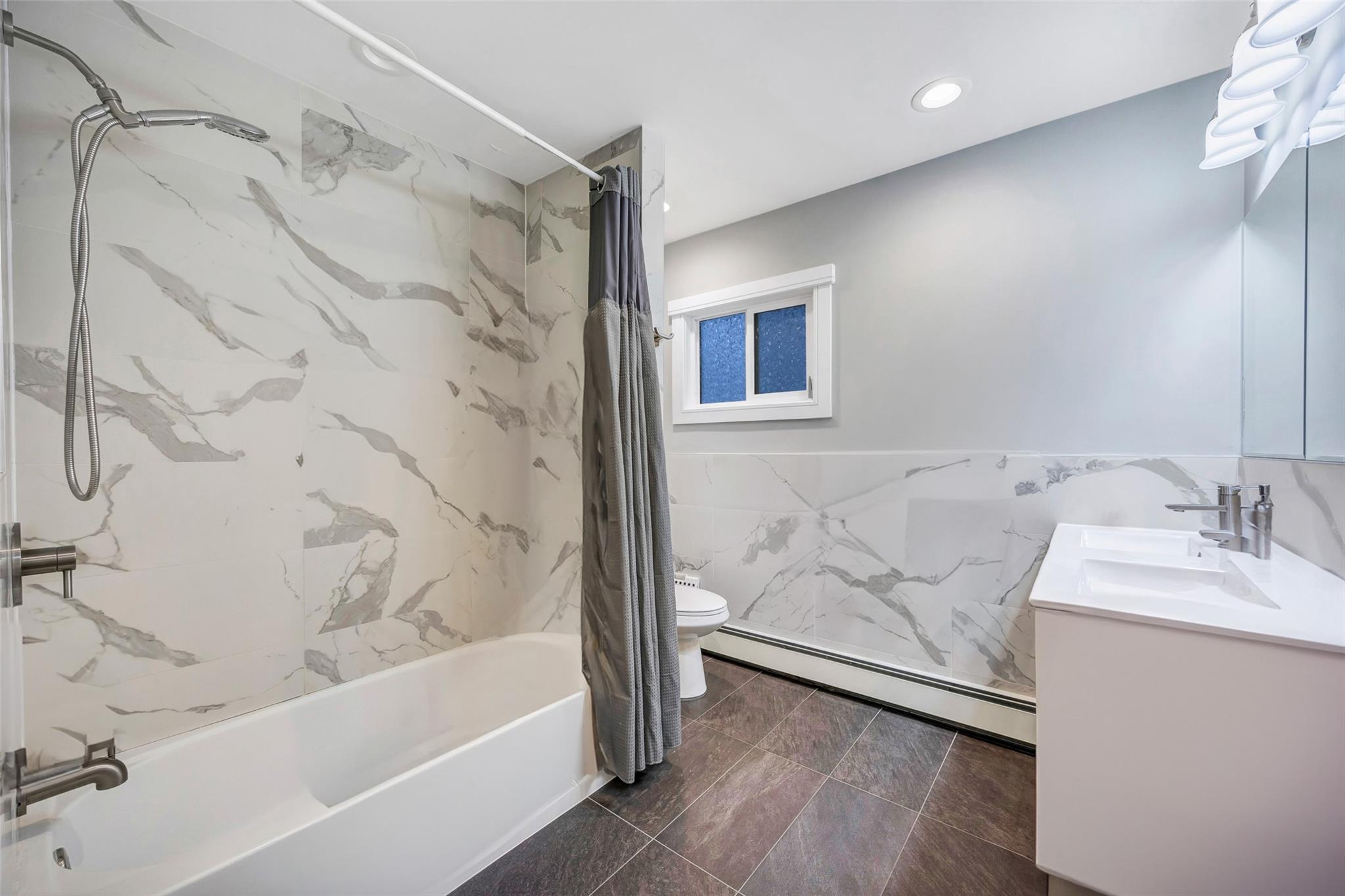 Lindenhurst, New York, 11757, United States, 5 Bedrooms Bedrooms, ,3 BathroomsBathrooms,Residential,For Sale,1707777