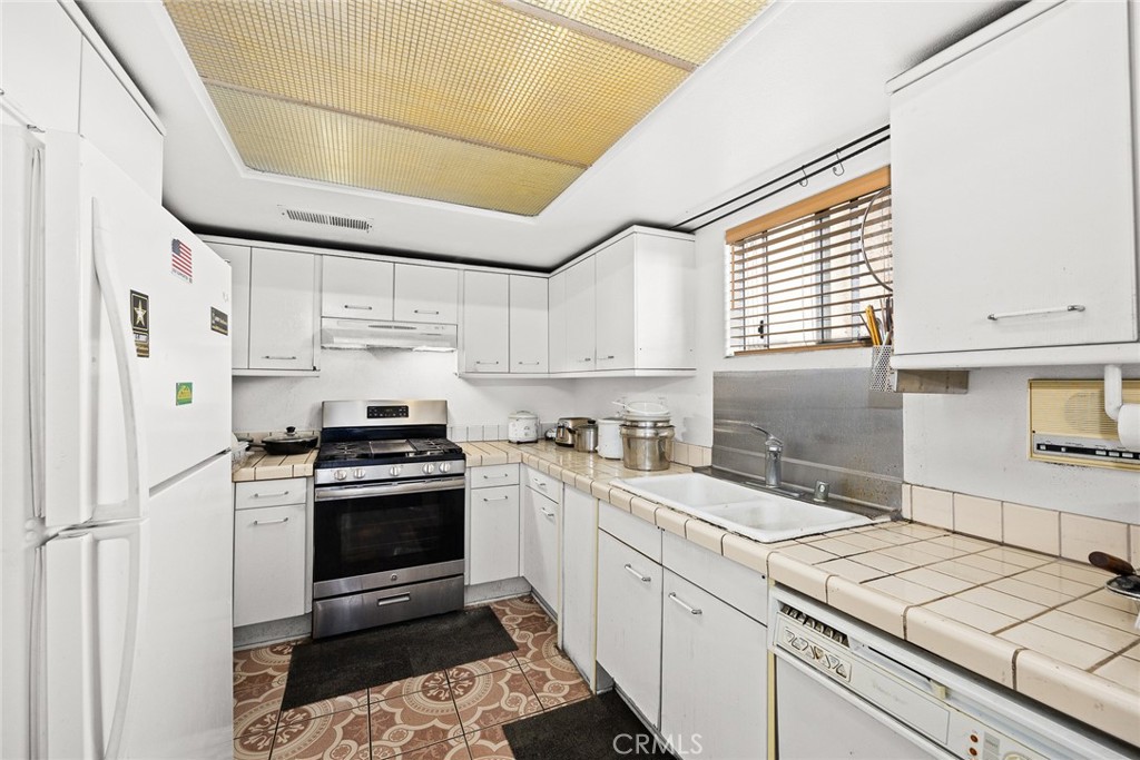 Gardena, California, 90247, United States, 3 Bedrooms Bedrooms, ,3 BathroomsBathrooms,Residential,For Sale,1974753