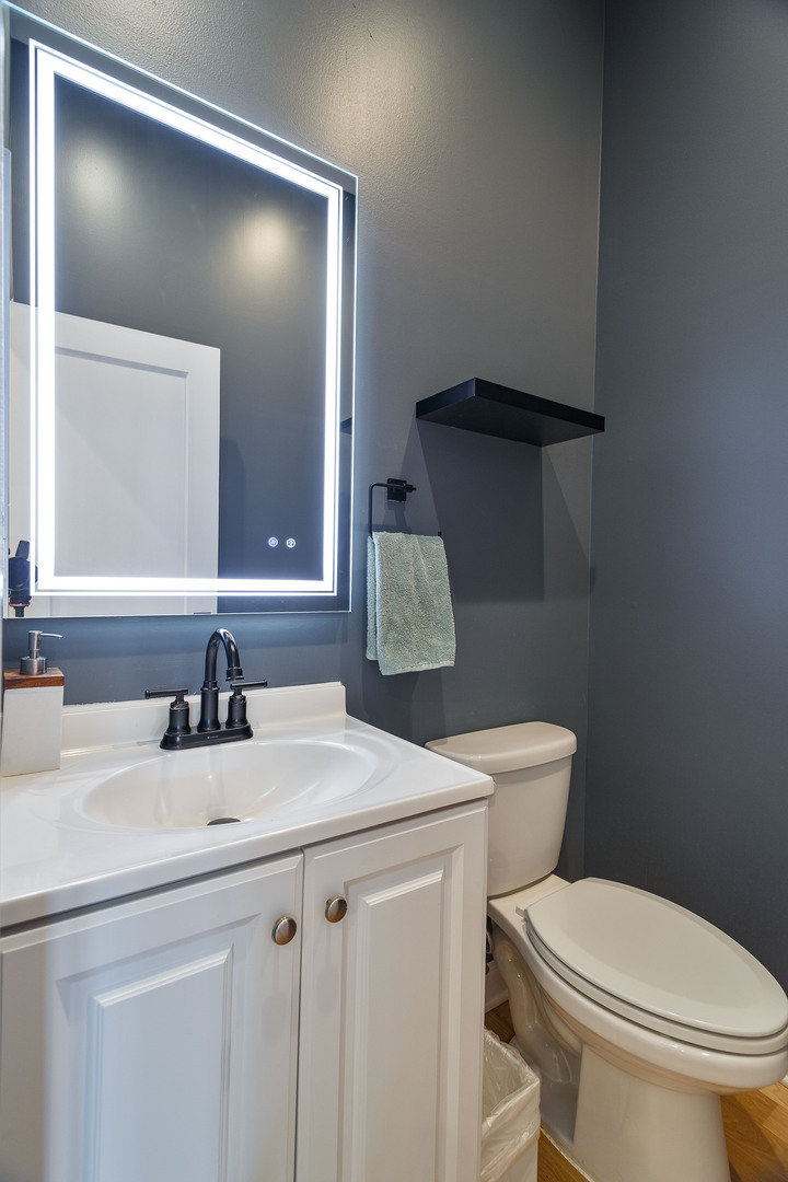 Chicago, Illinois, 60651, United States, 5 Bedrooms Bedrooms, ,6 BathroomsBathrooms,Residential,For Sale,1988146