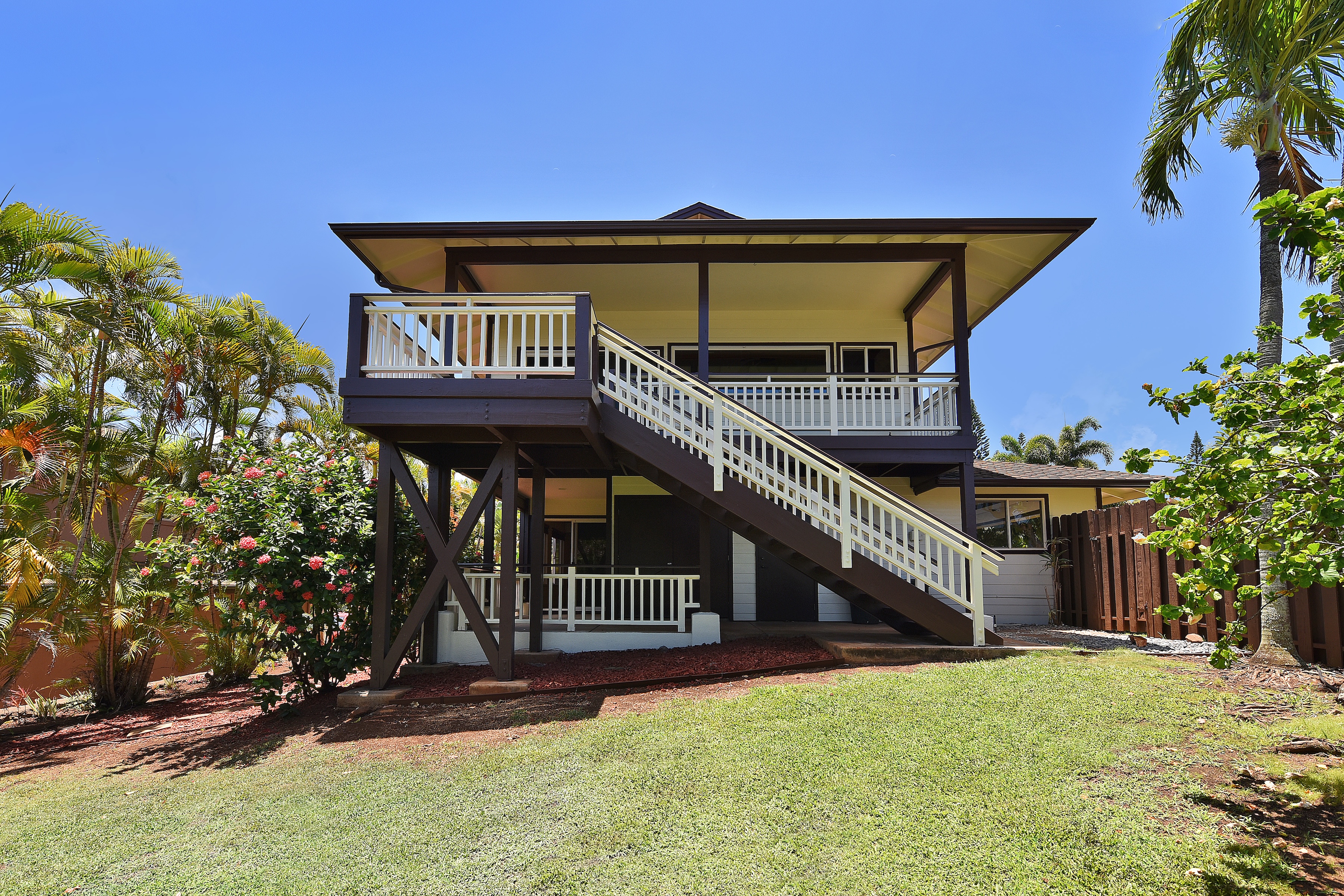  Updated two-story home featuring ocean and island views - 物件實景