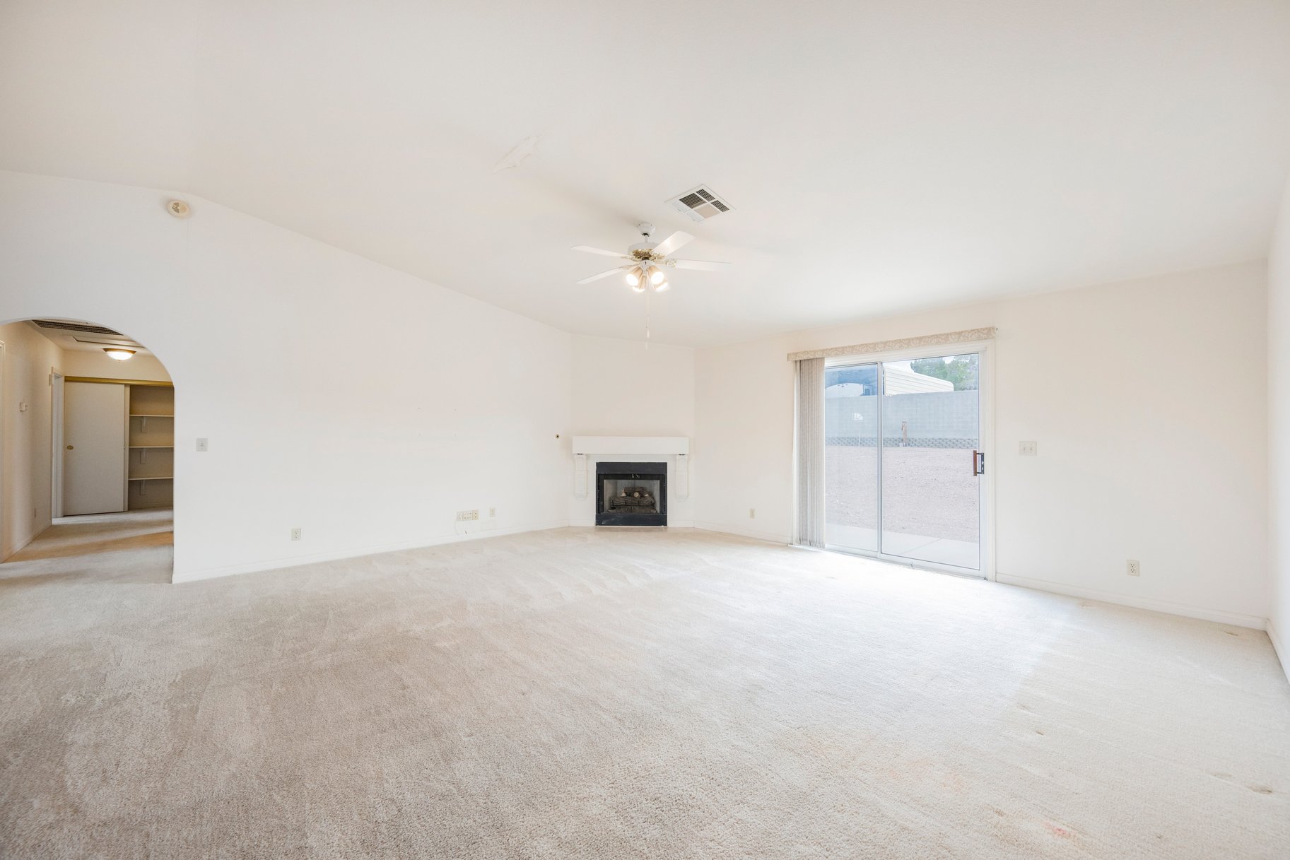  Rare Half Acre Opportunity in Henderson HOA, RV Hookups, Endless Potential - 物件實景