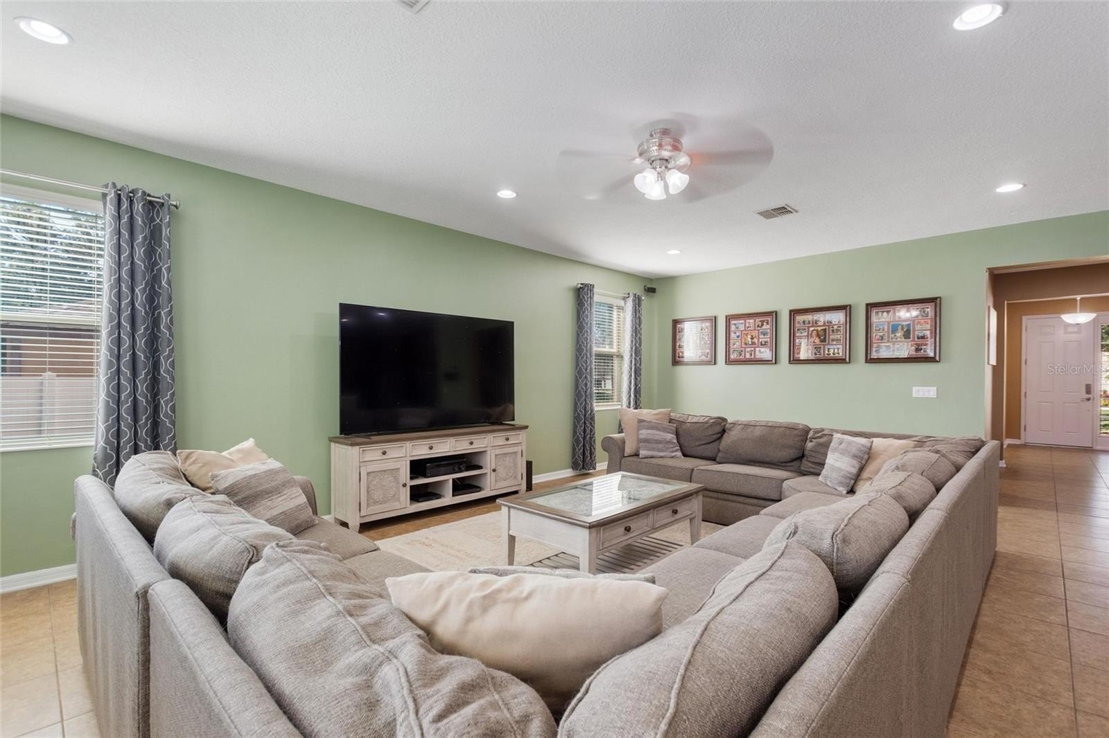 AUBURNDALE, Florida, 33823, United States, 5 Bedrooms Bedrooms, ,5 BathroomsBathrooms,Residential,For Sale,1986097