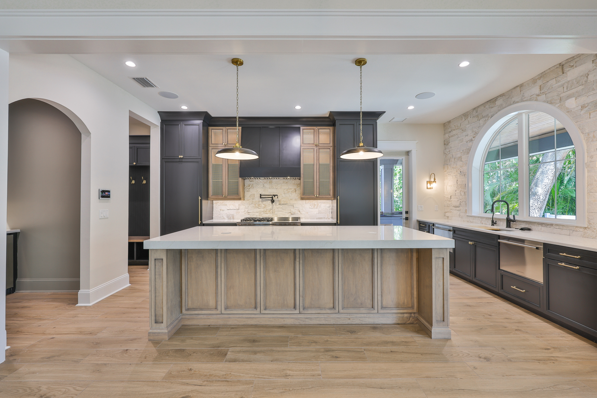 Tampa, Florida, 33629, United States, 5 Bedrooms Bedrooms, ,6 BathroomsBathrooms,Residential,For Sale,1974483