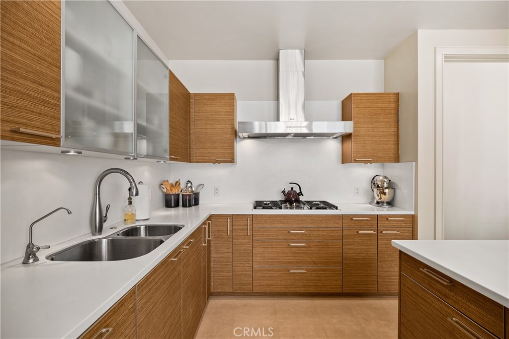 Los Angeles, California, 90024, United States, 2 Bedrooms Bedrooms, ,3 BathroomsBathrooms,Residential,For Sale,1829595