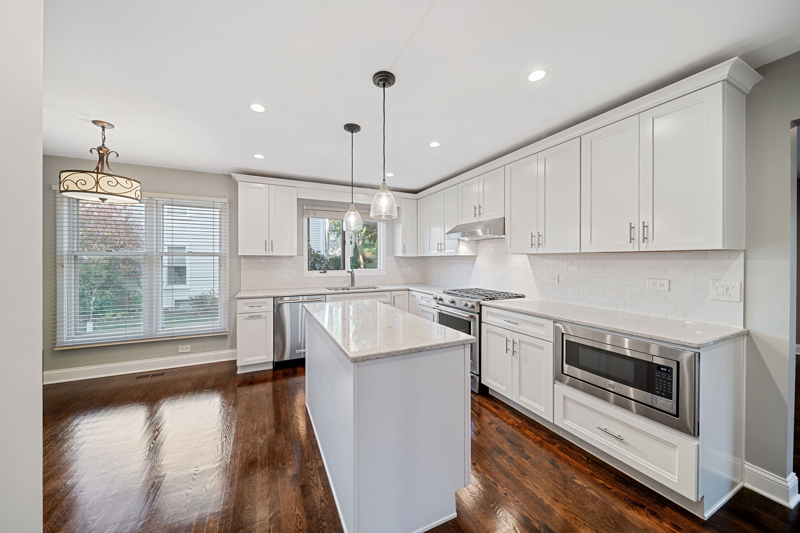 Palatine, Illinois, 60074, United States, 3 Bedrooms Bedrooms, ,3 BathroomsBathrooms,Residential,For Sale,1988286