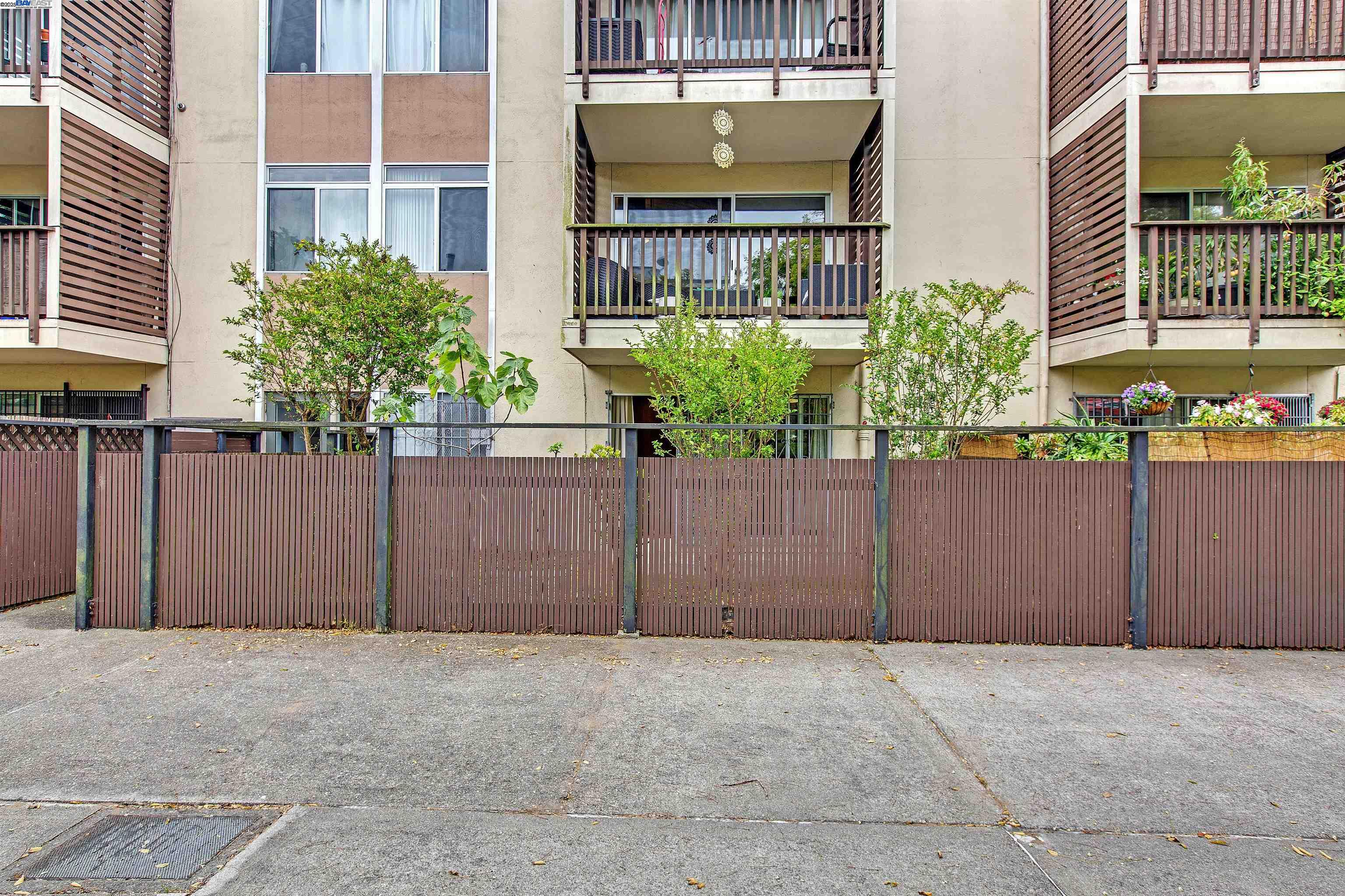 San Francisco, California, 94115, United States, 3 Bedrooms Bedrooms, ,2 BathroomsBathrooms,Residential,For Sale,1925638