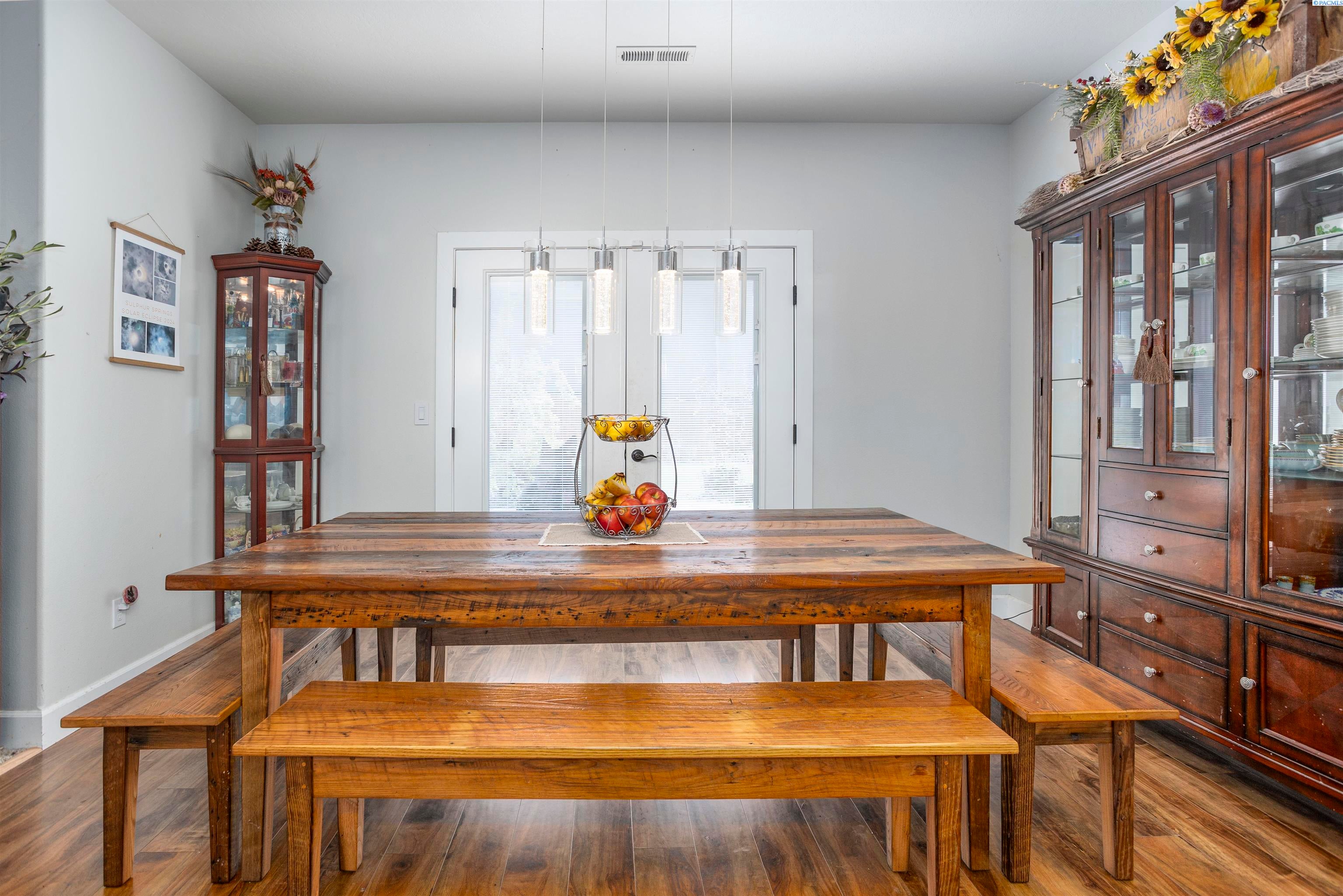 West Richland, Washington, 99353, United States, 4 Bedrooms Bedrooms, ,2 BathroomsBathrooms,Residential,For Sale,1944787