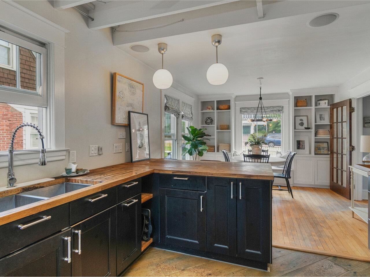 Burlington, Vermont, 05401, United States, 3 Bedrooms Bedrooms, ,2 BathroomsBathrooms,Residential,For Sale,1906339