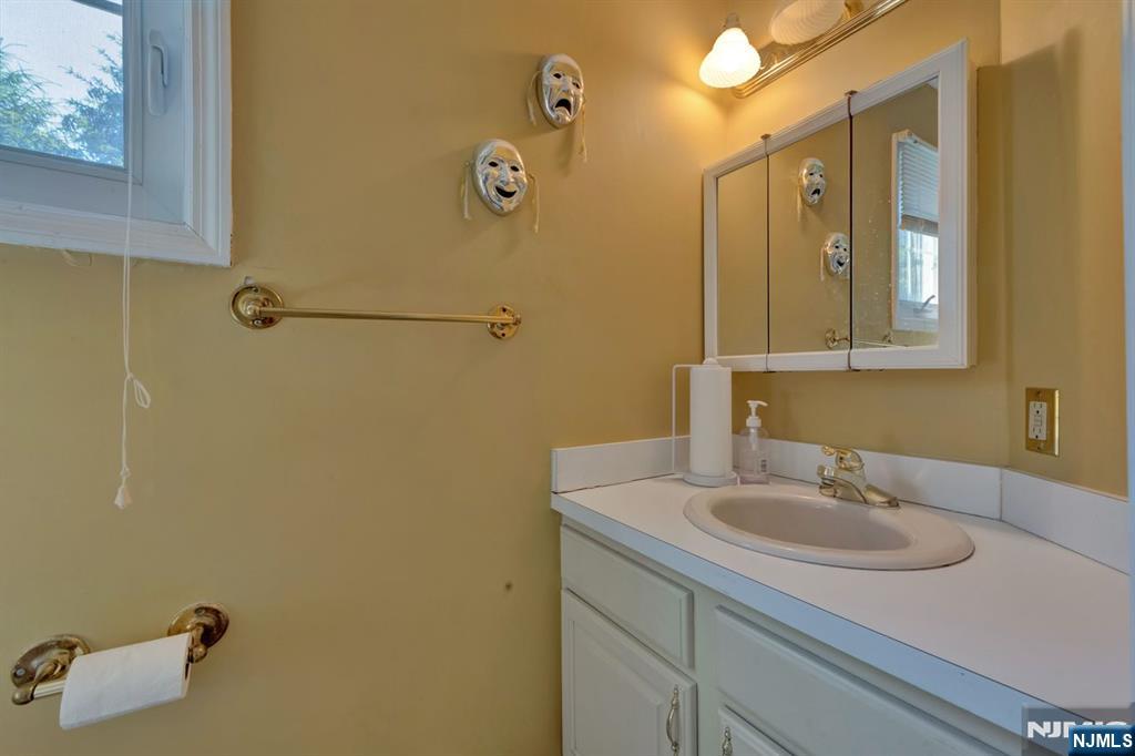 Nanuet, New York, 10954, United States, 6 Bedrooms Bedrooms, ,7 BathroomsBathrooms,Residential,For Sale,1988199