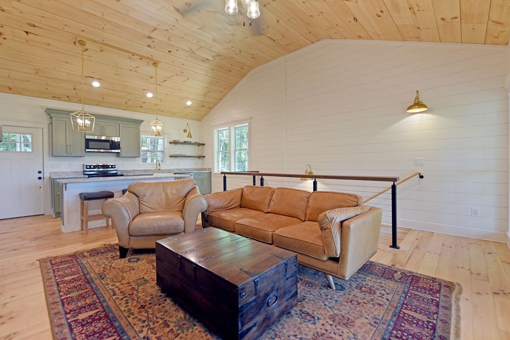 Blue Ridge, Georgia, 30513, United States, 2 Bedrooms Bedrooms, ,2 BathroomsBathrooms,Residential,For Sale,1805607