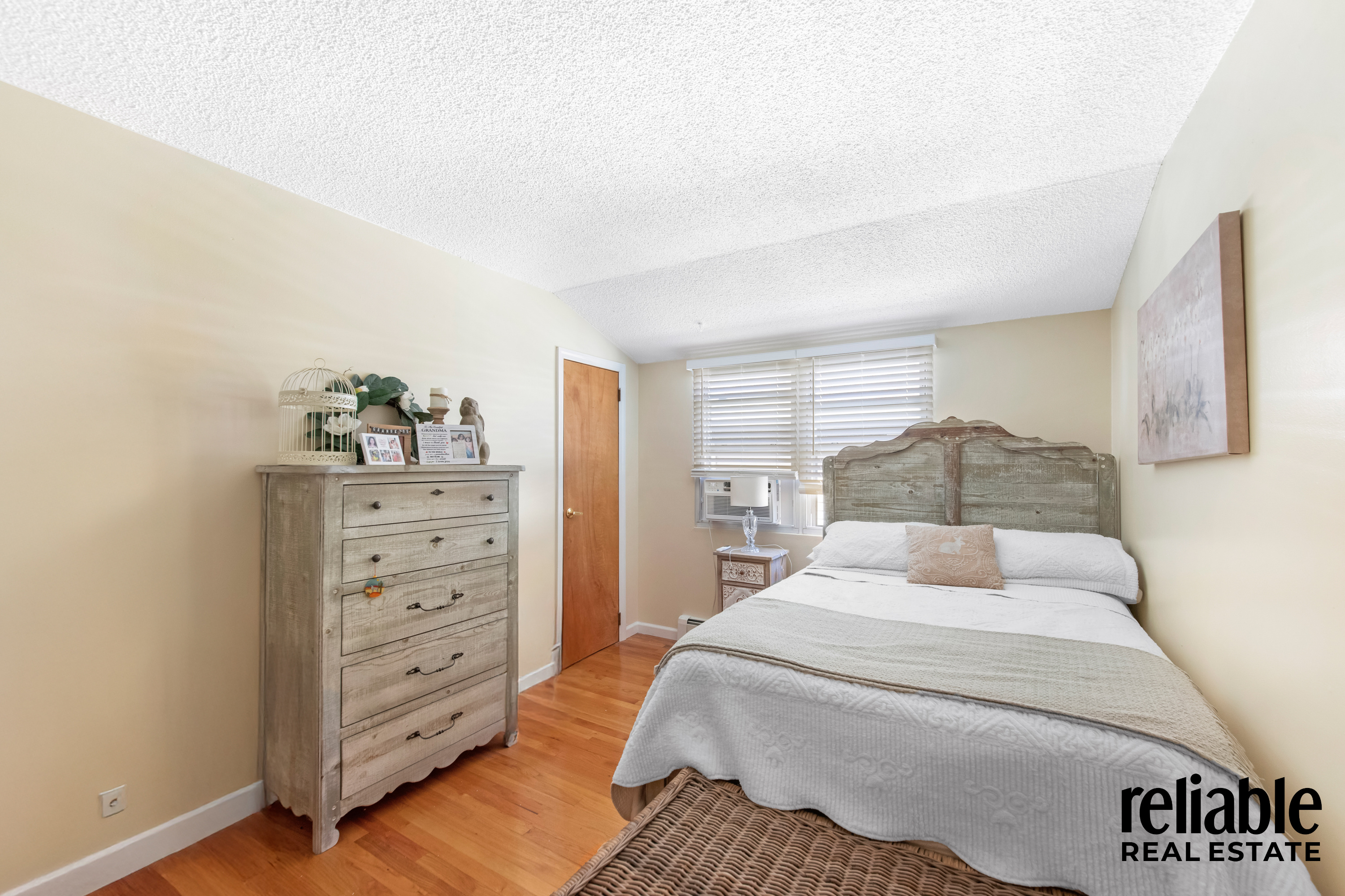 Bayside, New York, 11361, United States, 3 Bedrooms Bedrooms, ,3 BathroomsBathrooms,Residential,For Sale,1941734