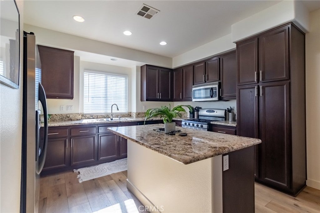 Grand Terrace, California, 92313, United States, 3 Bedrooms Bedrooms, ,3 BathroomsBathrooms,Residential,For Sale,2002467