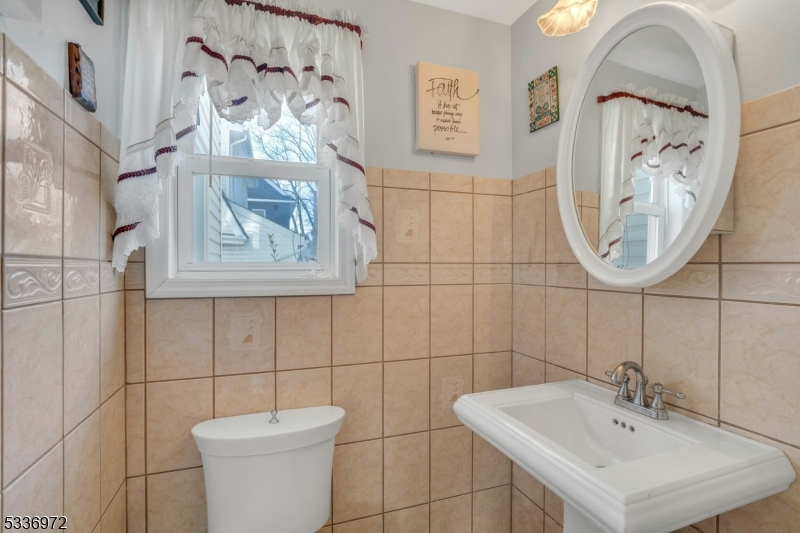 West Orange Twp., New Jersey, 07052, United States, 6 Bedrooms Bedrooms, ,4 BathroomsBathrooms,Residential,For Sale,1934575