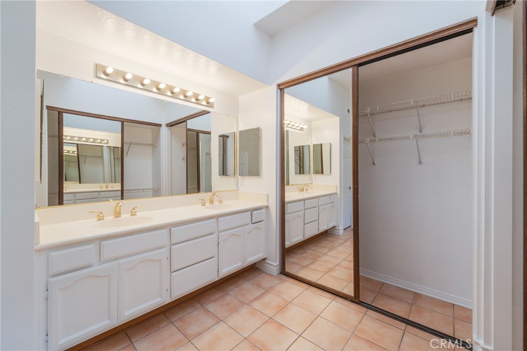 Huntington Beach, California, 92648, United States, 4 Bedrooms Bedrooms, ,3 BathroomsBathrooms,Residential,For Sale,1989716