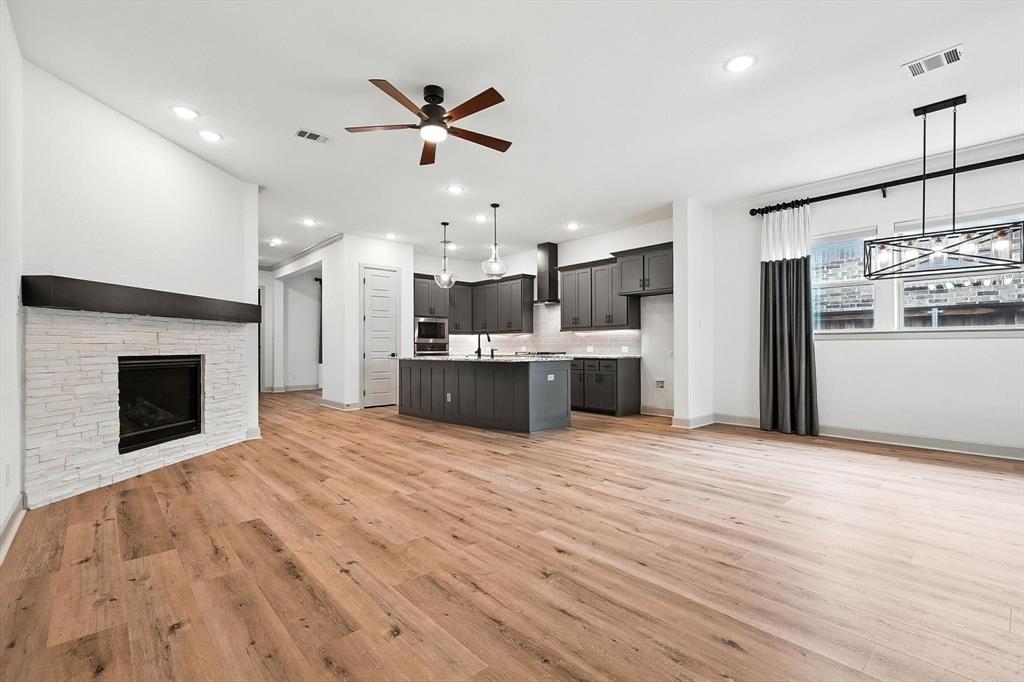 Arlington, Texas, 76005, United States, 2 Bedrooms Bedrooms, ,2 BathroomsBathrooms,Residential,For Sale,1899955