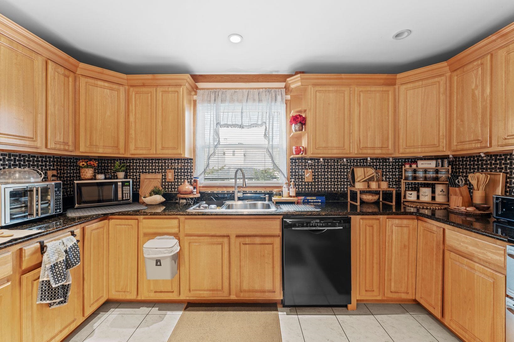 North Bergen, New Jersey, 07047, United States, 5 Bedrooms Bedrooms, ,5 BathroomsBathrooms,Residential,For Sale,2000699