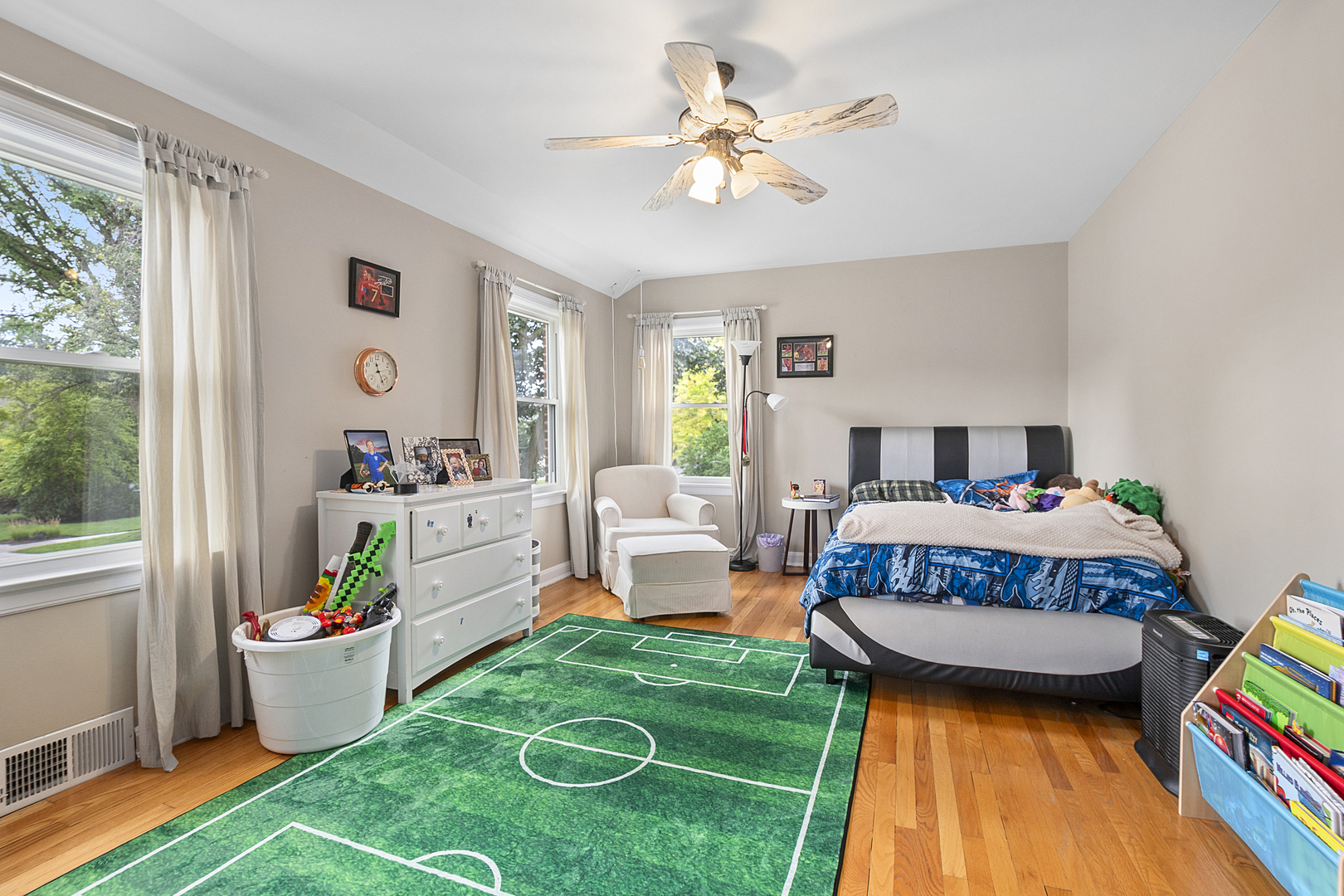 River Forest, Illinois, 60305, United States, 4 Bedrooms Bedrooms, ,3 BathroomsBathrooms,Residential,For Sale,1926113
