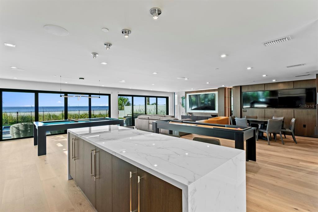 Indian Rocks Beach, Florida, 33785, United States, 8 Bedrooms Bedrooms, ,11 BathroomsBathrooms,Residential,For Sale,1997282