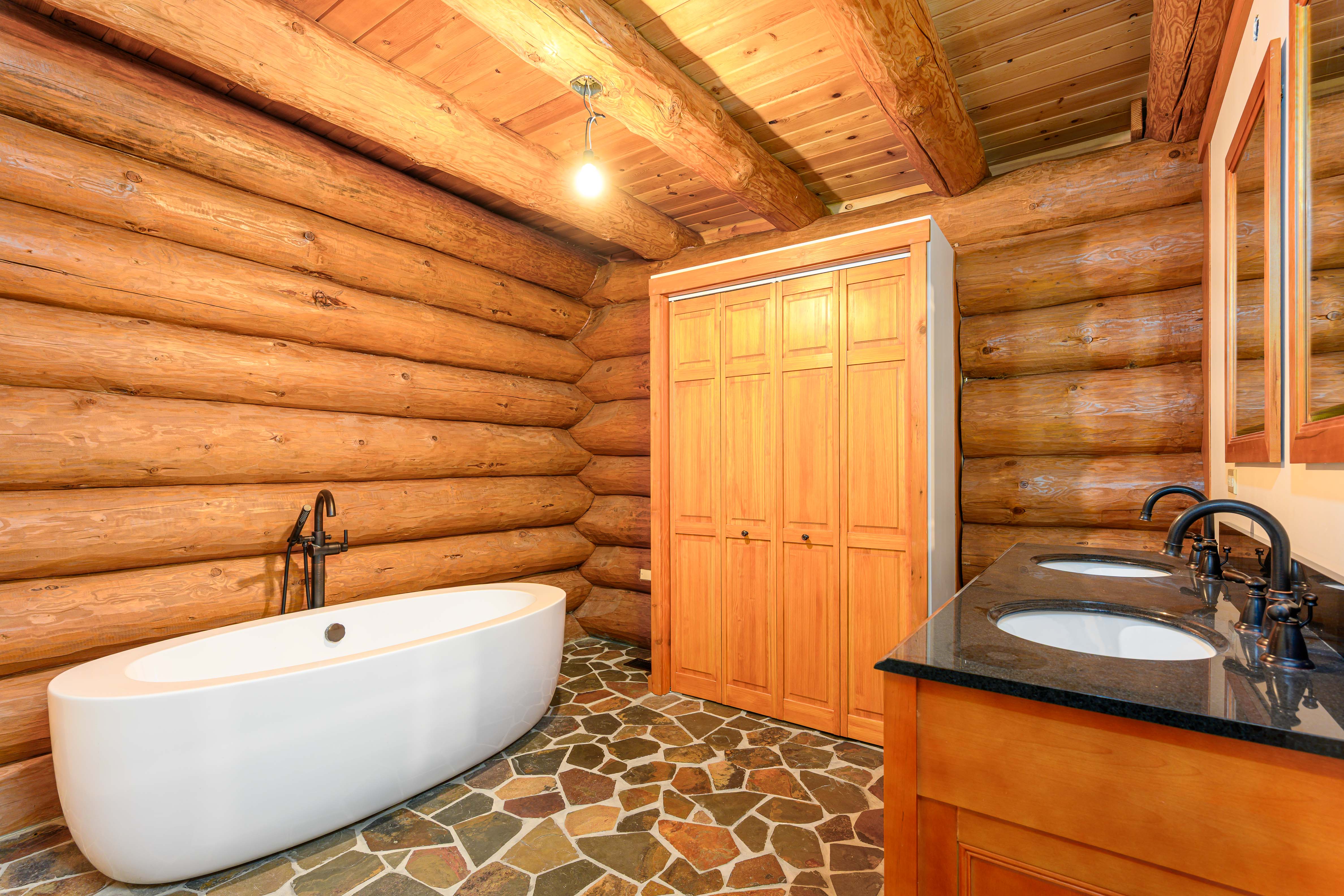  Stunning Real Log Home - 物件實景