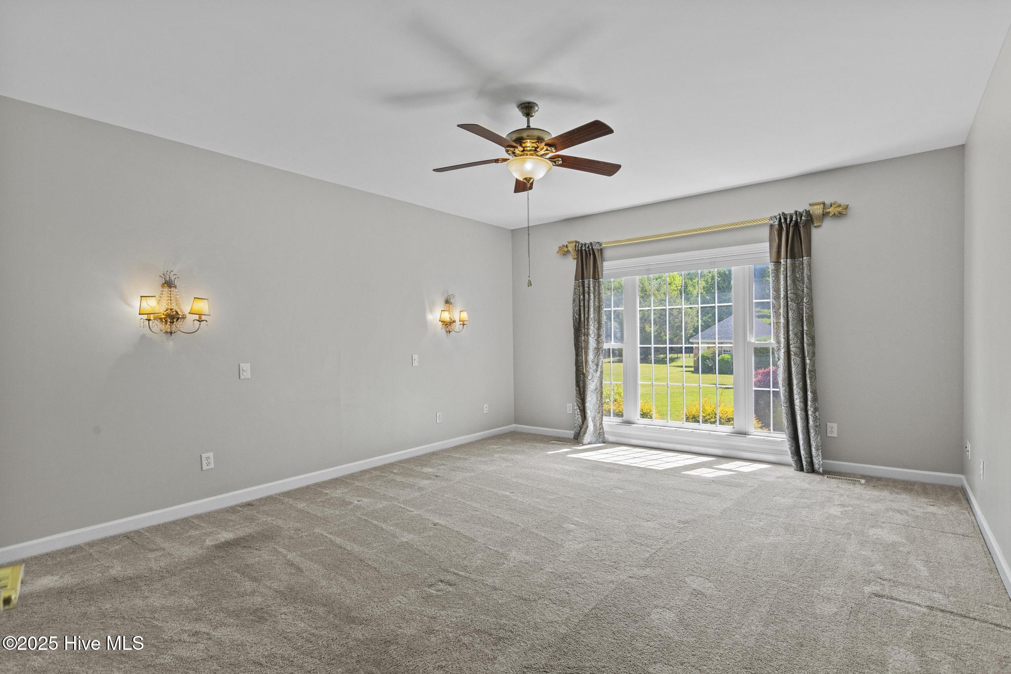 Jacksonville, North Carolina, 28540, United States, 4 Bedrooms Bedrooms, ,5 BathroomsBathrooms,Residential,For Sale,1944565