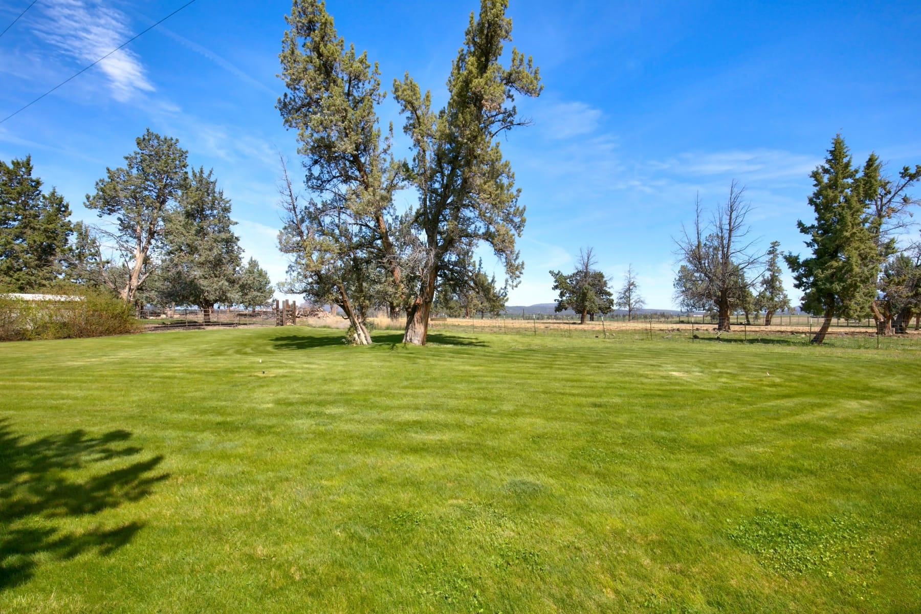  12913 S W Lark Meadow Lane Powell Butte, OR 97753 - 物件實景