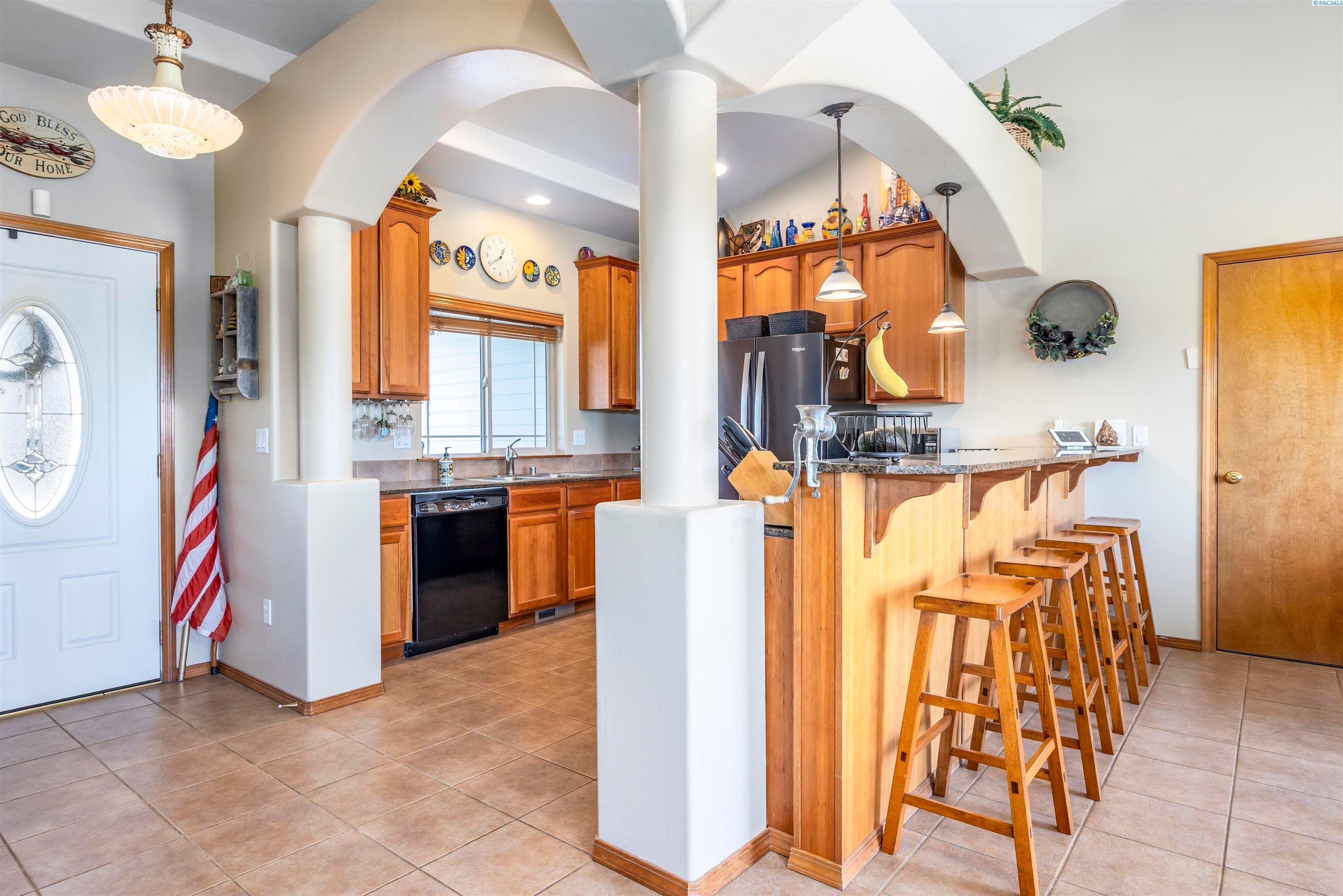 Kennewick, Washington, 99337, United States, 4 Bedrooms Bedrooms, ,3 BathroomsBathrooms,Residential,For Sale,1860973