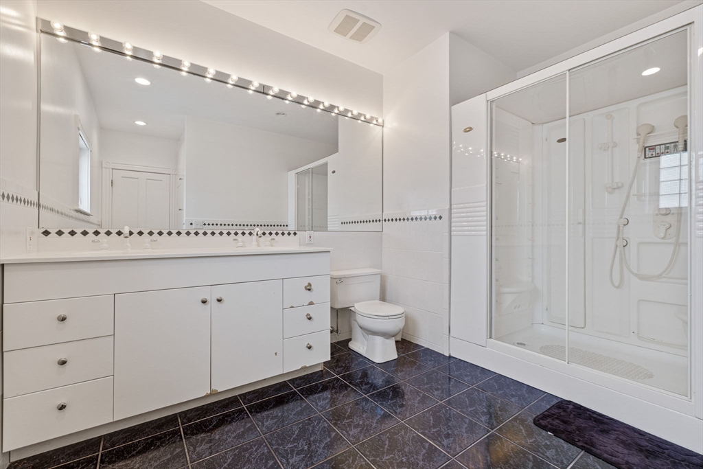 Marblehead, Massachusetts, 01945, United States, 7 Bedrooms Bedrooms, ,5 BathroomsBathrooms,Residential,For Sale,1895624