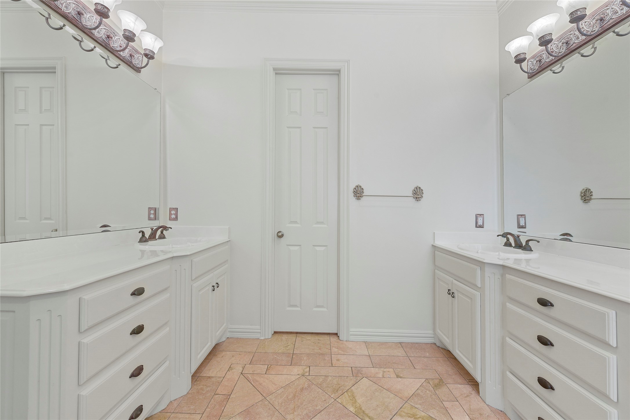 Heath, Texas, 75032, United States, 4 Bedrooms Bedrooms, ,3 BathroomsBathrooms,Residential,For Sale,1829391