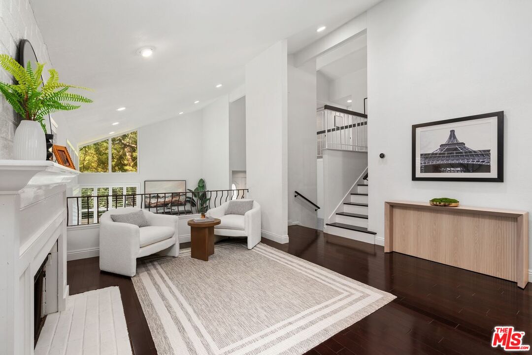 Los Angeles, California, 90077, United States, 3 Bedrooms Bedrooms, ,3 BathroomsBathrooms,Residential,For Sale,1933289