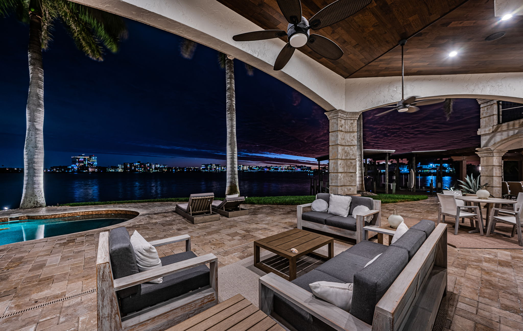 St Petersburg, Florida, 33707, United States, 5 Bedrooms Bedrooms, ,5 BathroomsBathrooms,Residential,For Sale,2007772